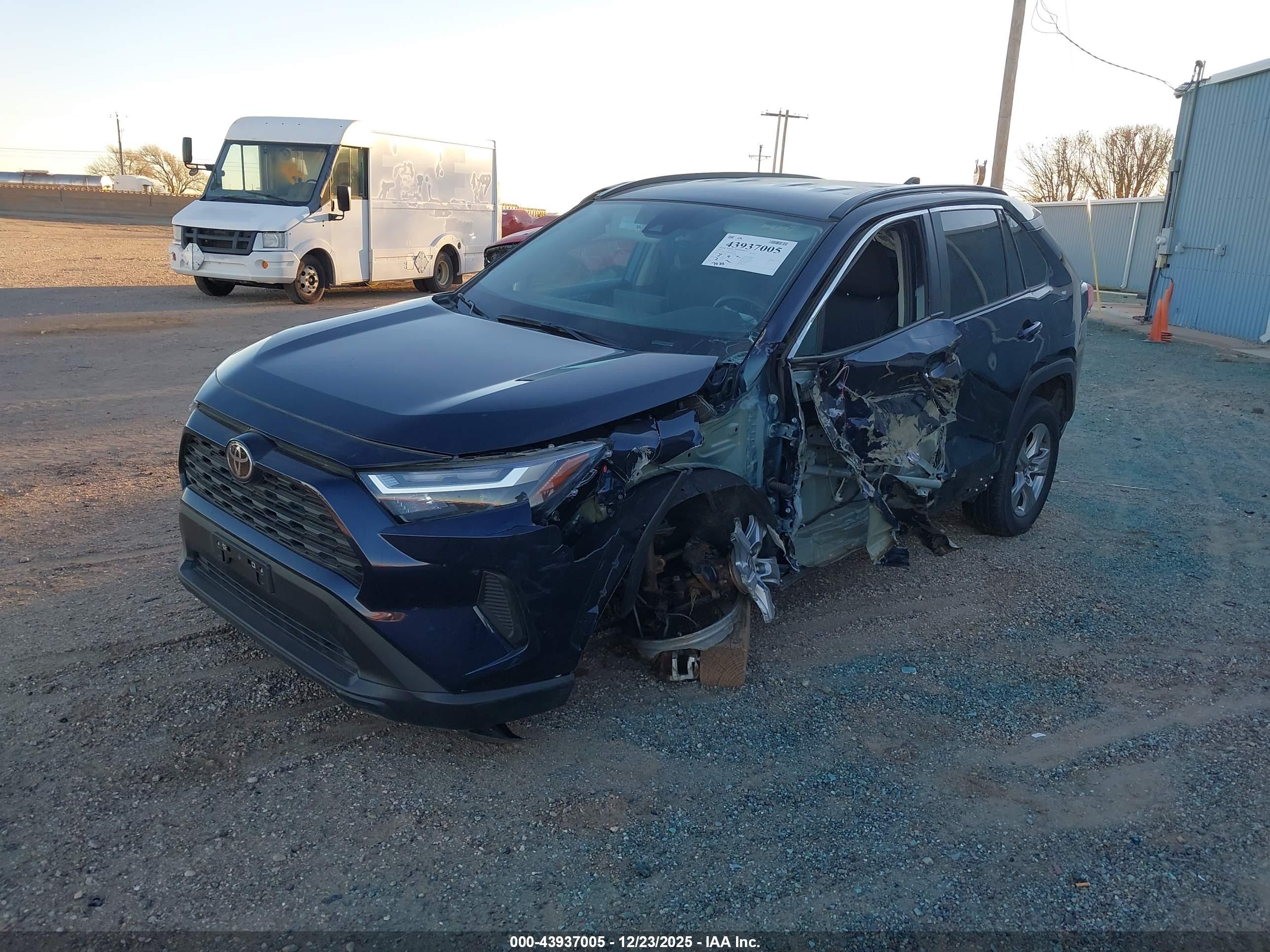 TOYOTA RAV4 image 2