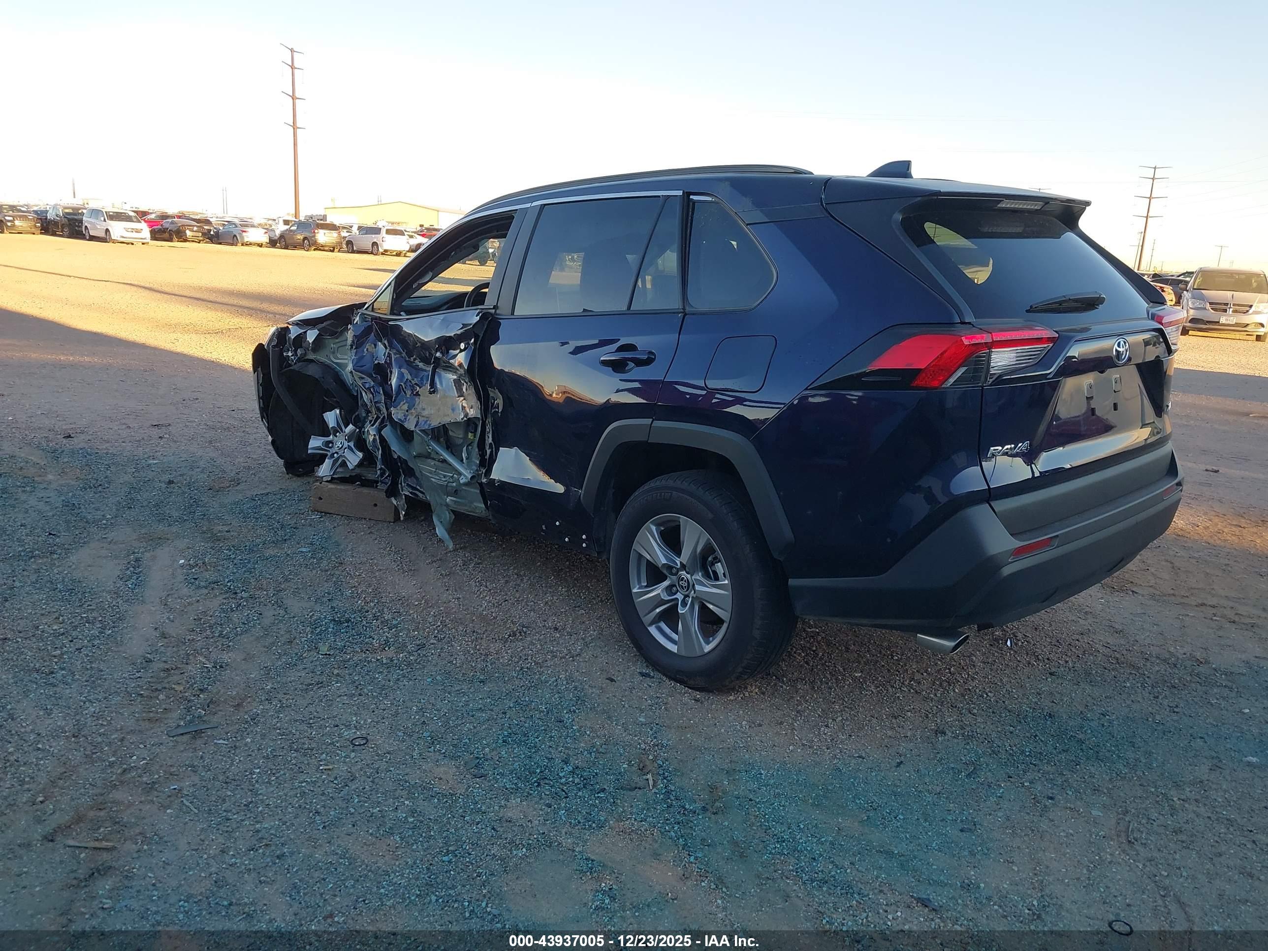 TOYOTA RAV4 image 3