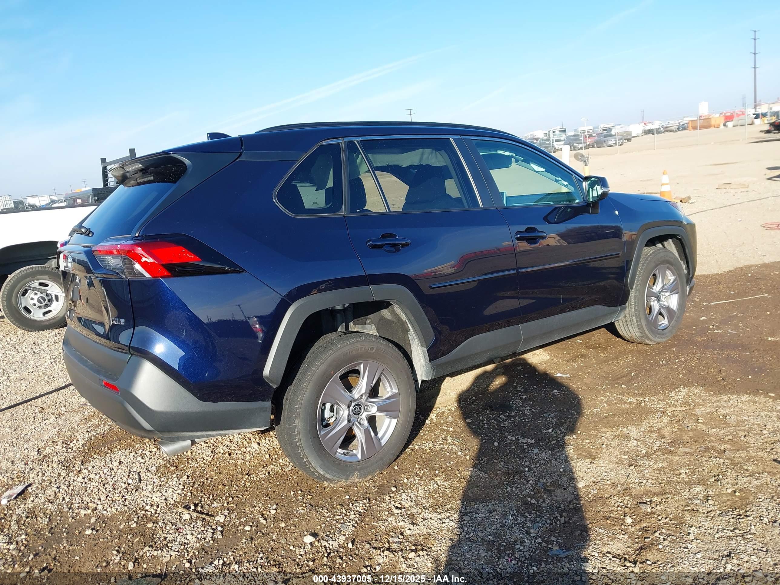 TOYOTA RAV4 image 4