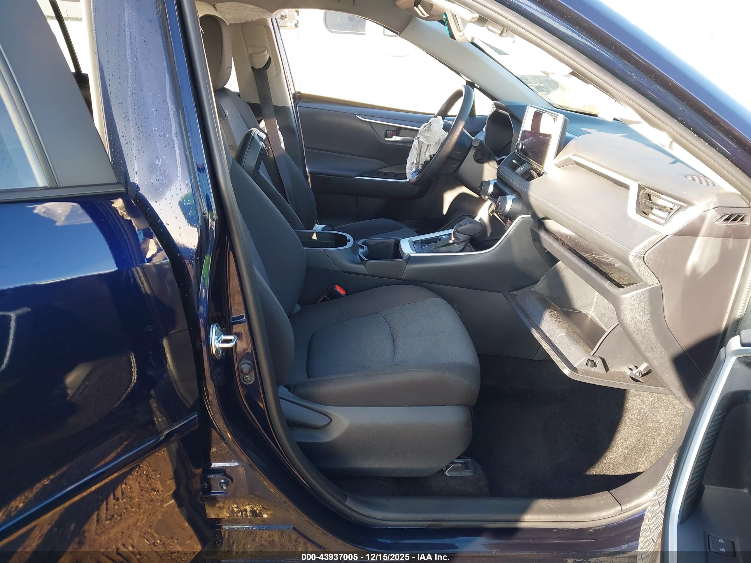 TOYOTA RAV4 image 5