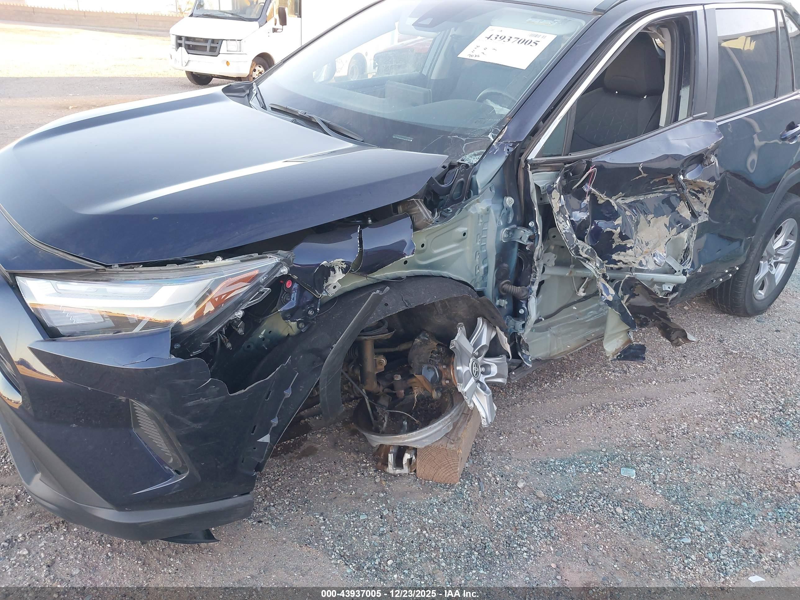 TOYOTA RAV4 image 6