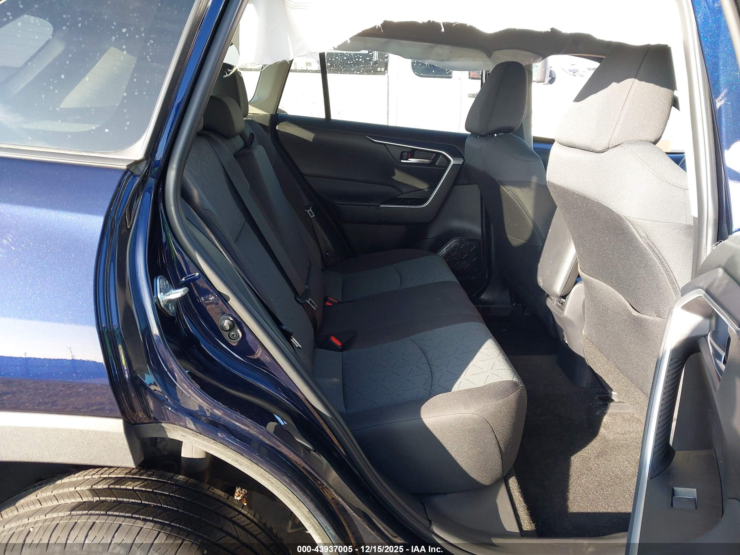 TOYOTA RAV4 image 8
