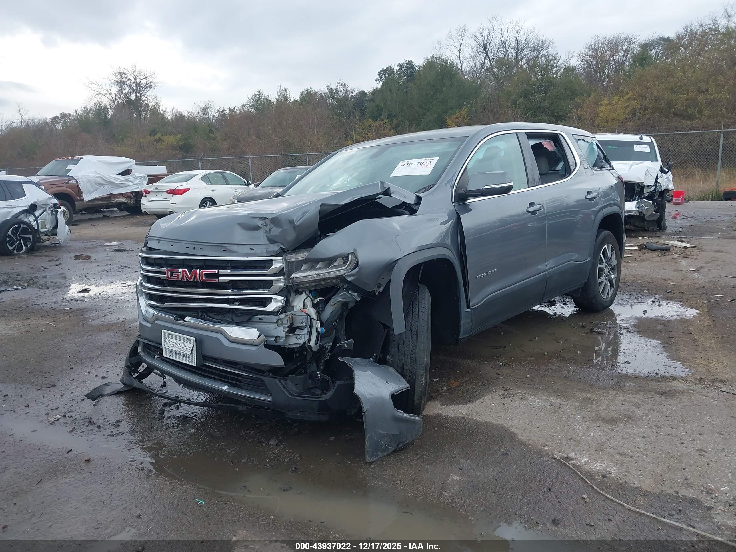 GMC ACADIA image 2