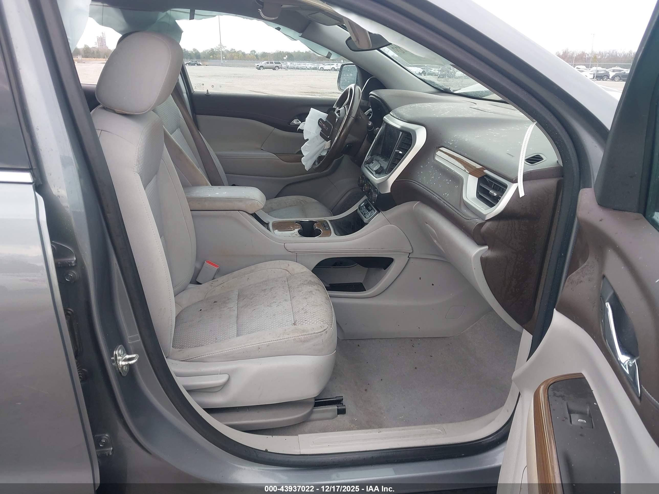 GMC ACADIA image 5