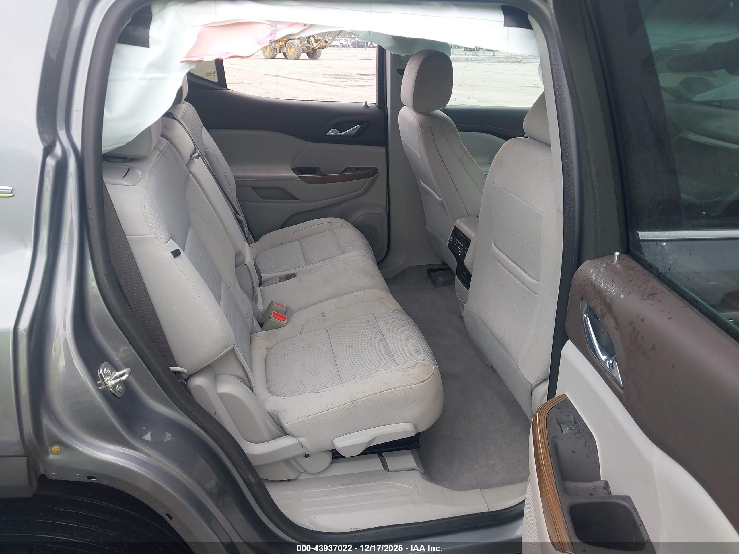 GMC ACADIA image 8