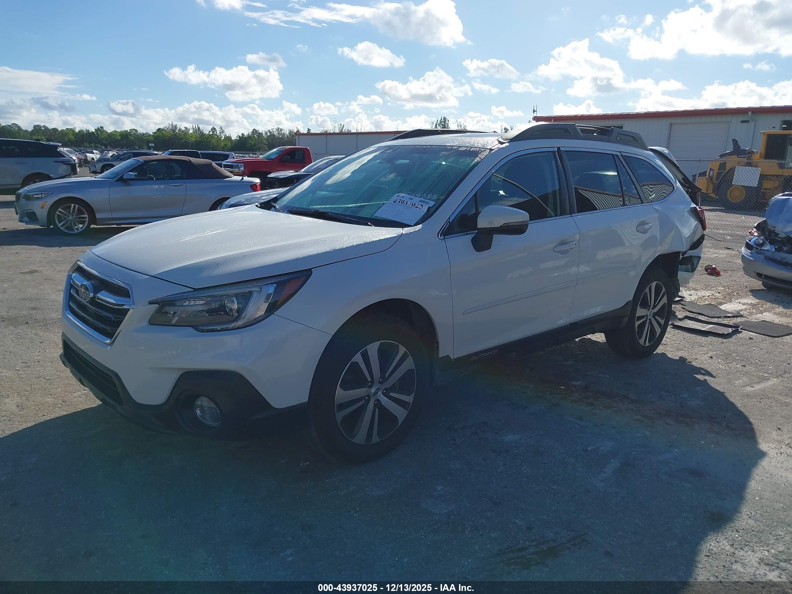 SUBARU OUTBACK image 2