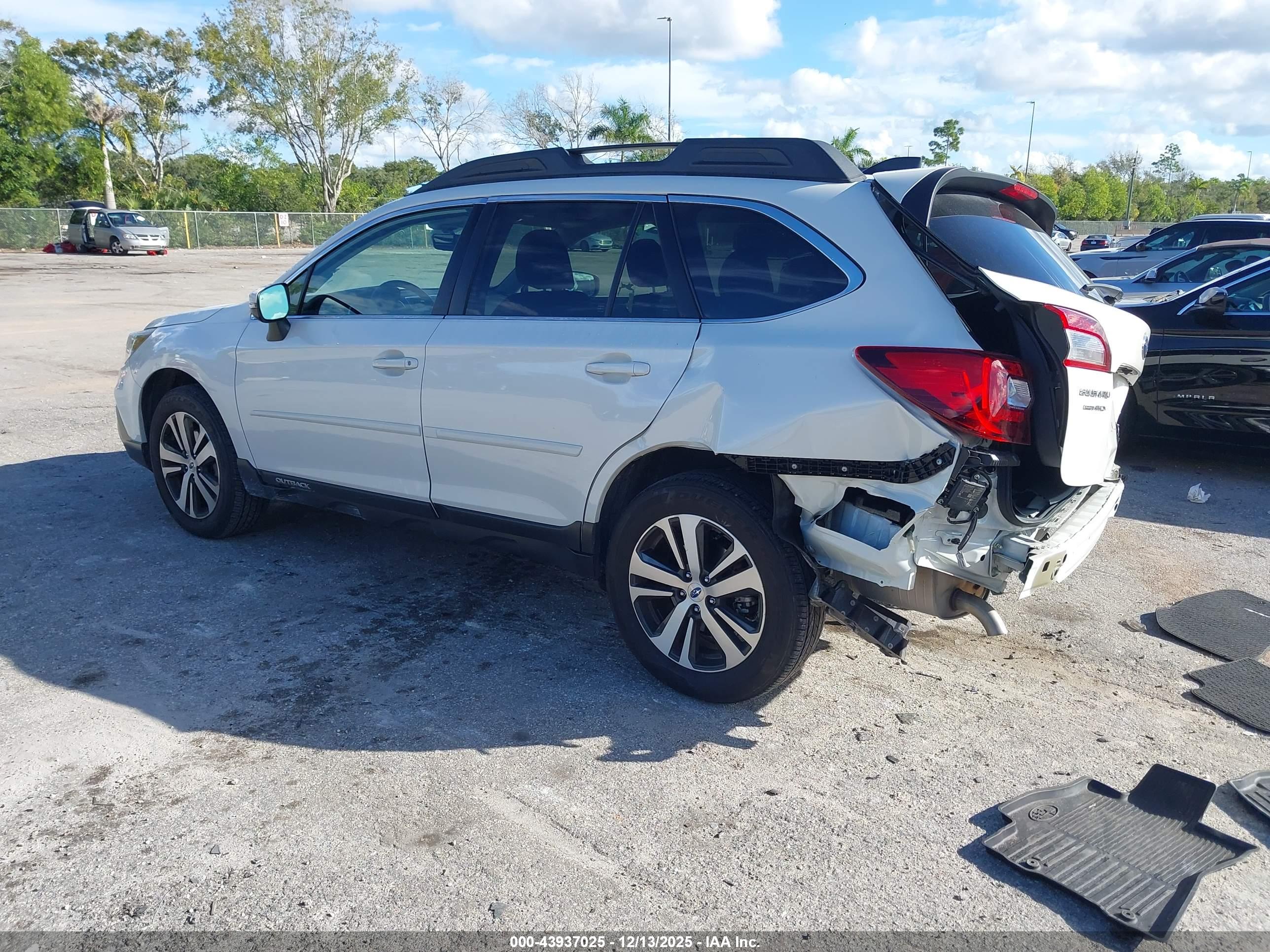 SUBARU OUTBACK image 3