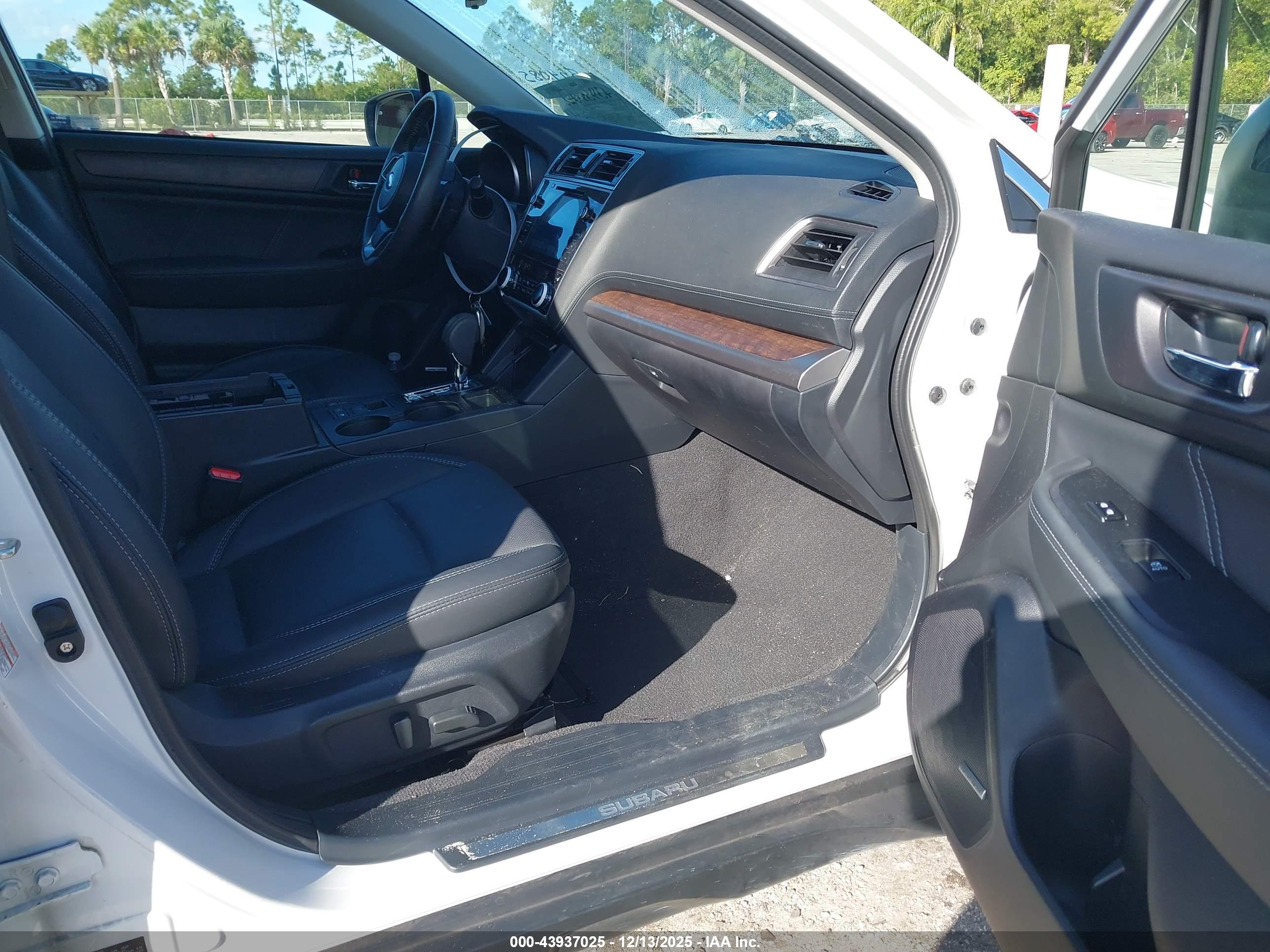 SUBARU OUTBACK image 5