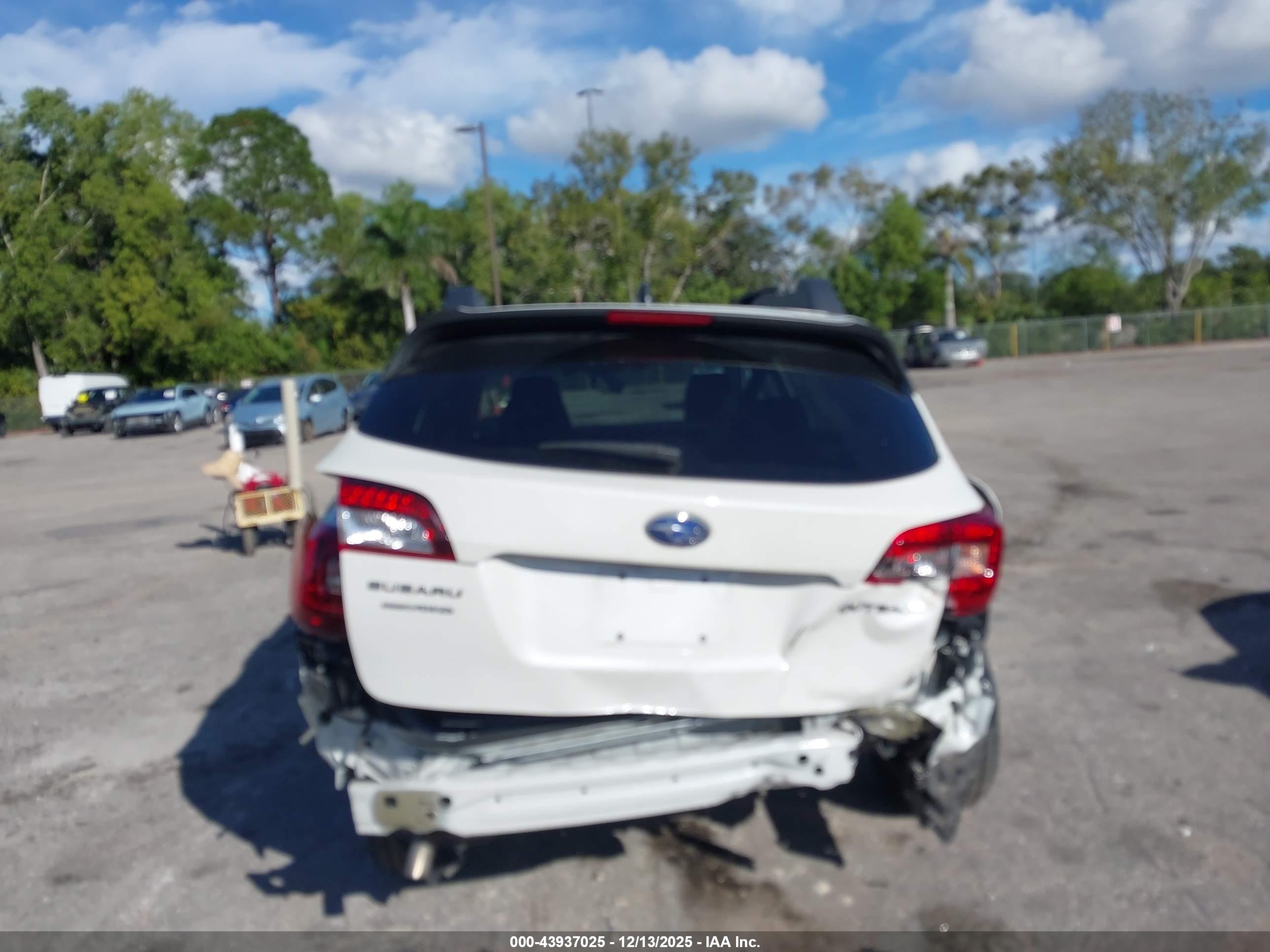 SUBARU OUTBACK image 6