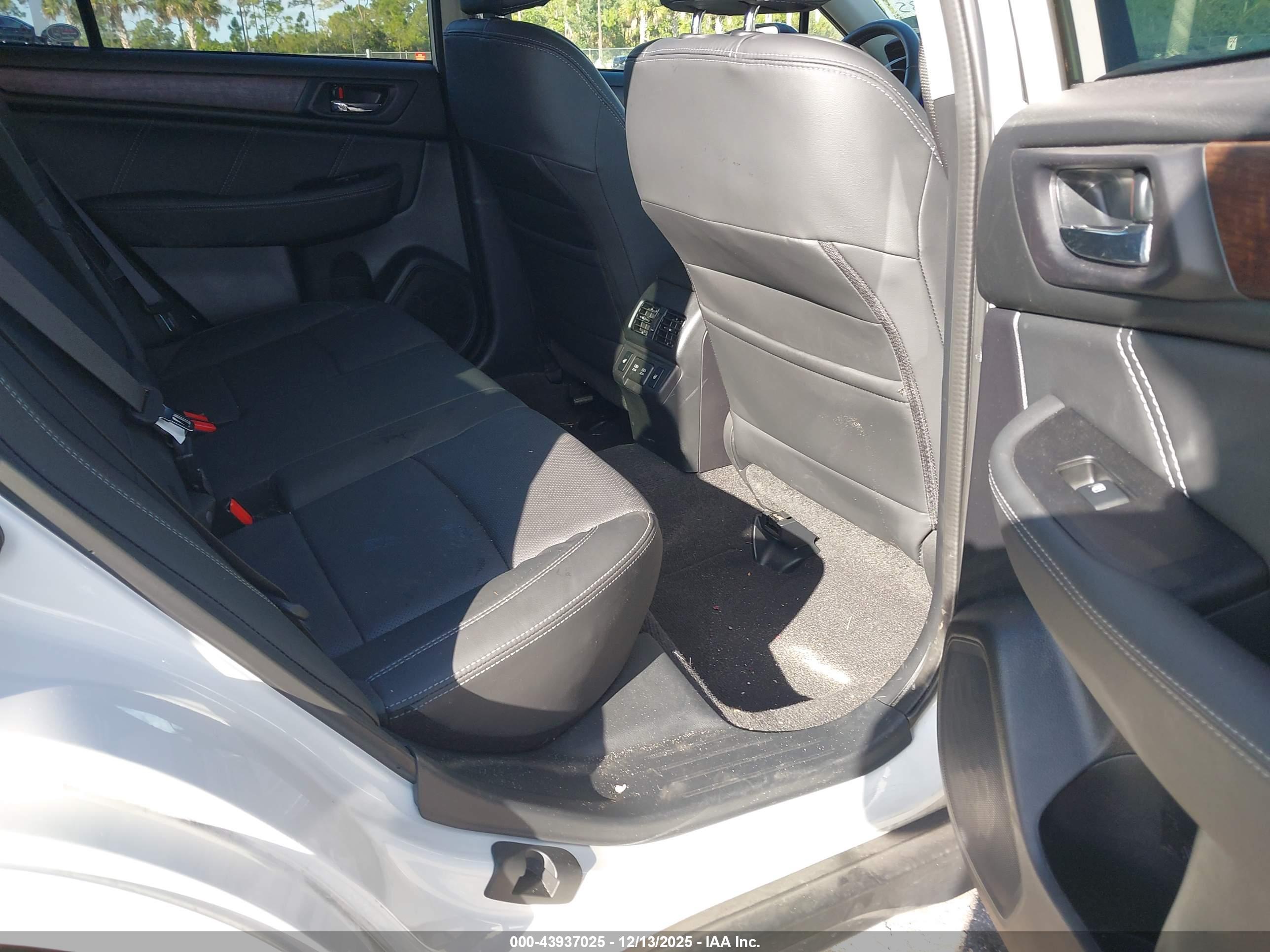 SUBARU OUTBACK image 8