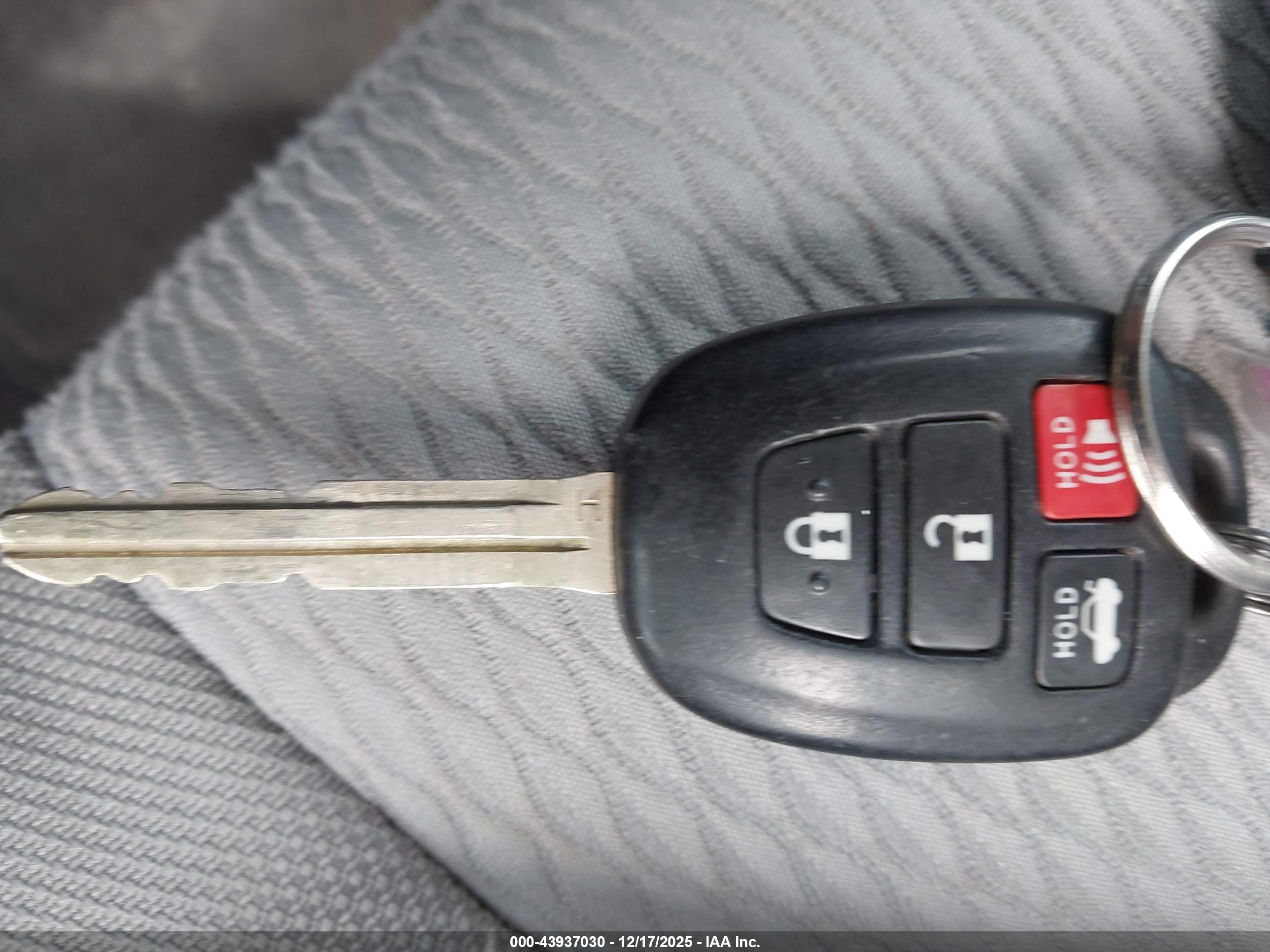 TOYOTA COROLLA image 11