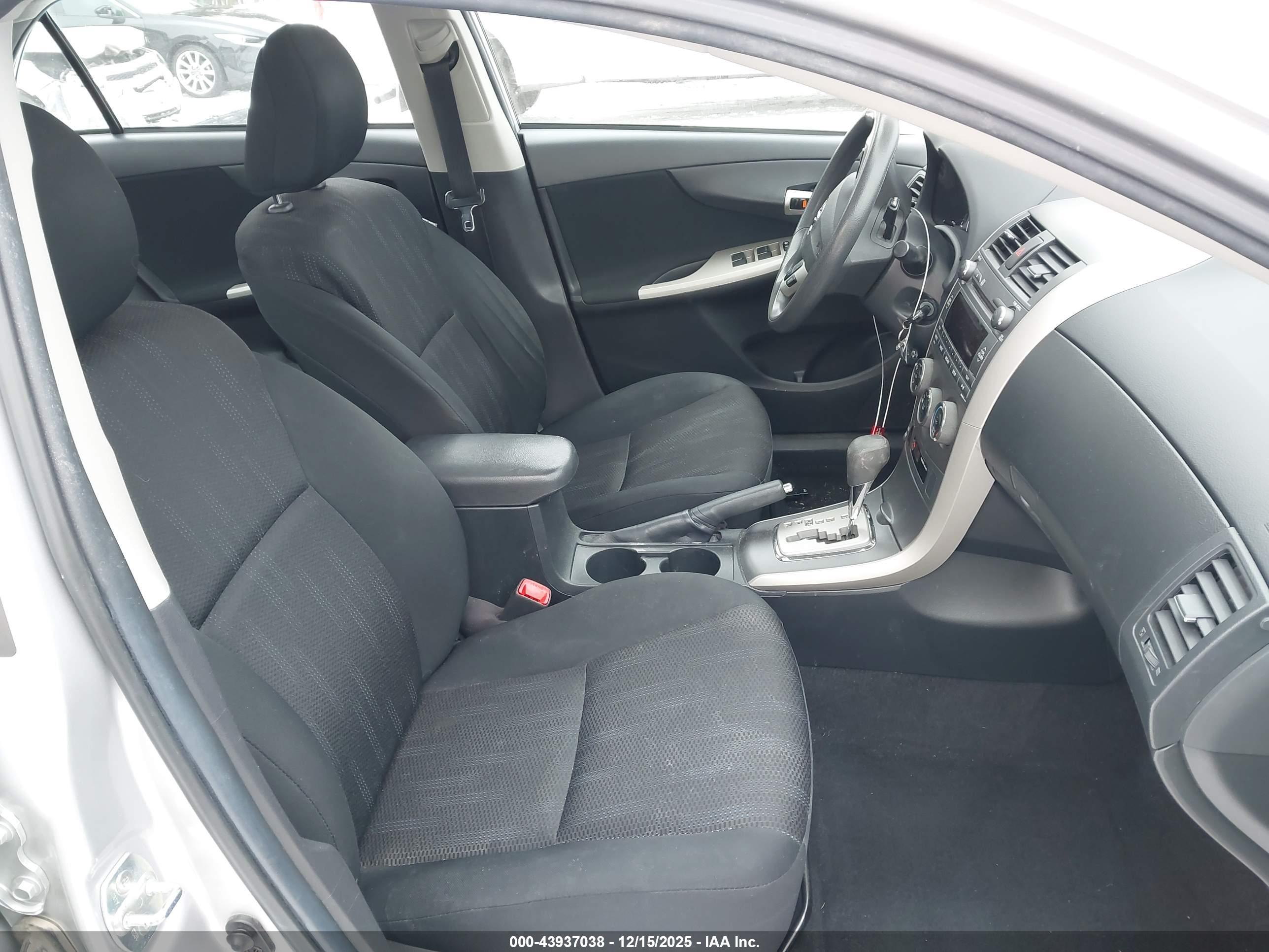 TOYOTA COROLLA image 5