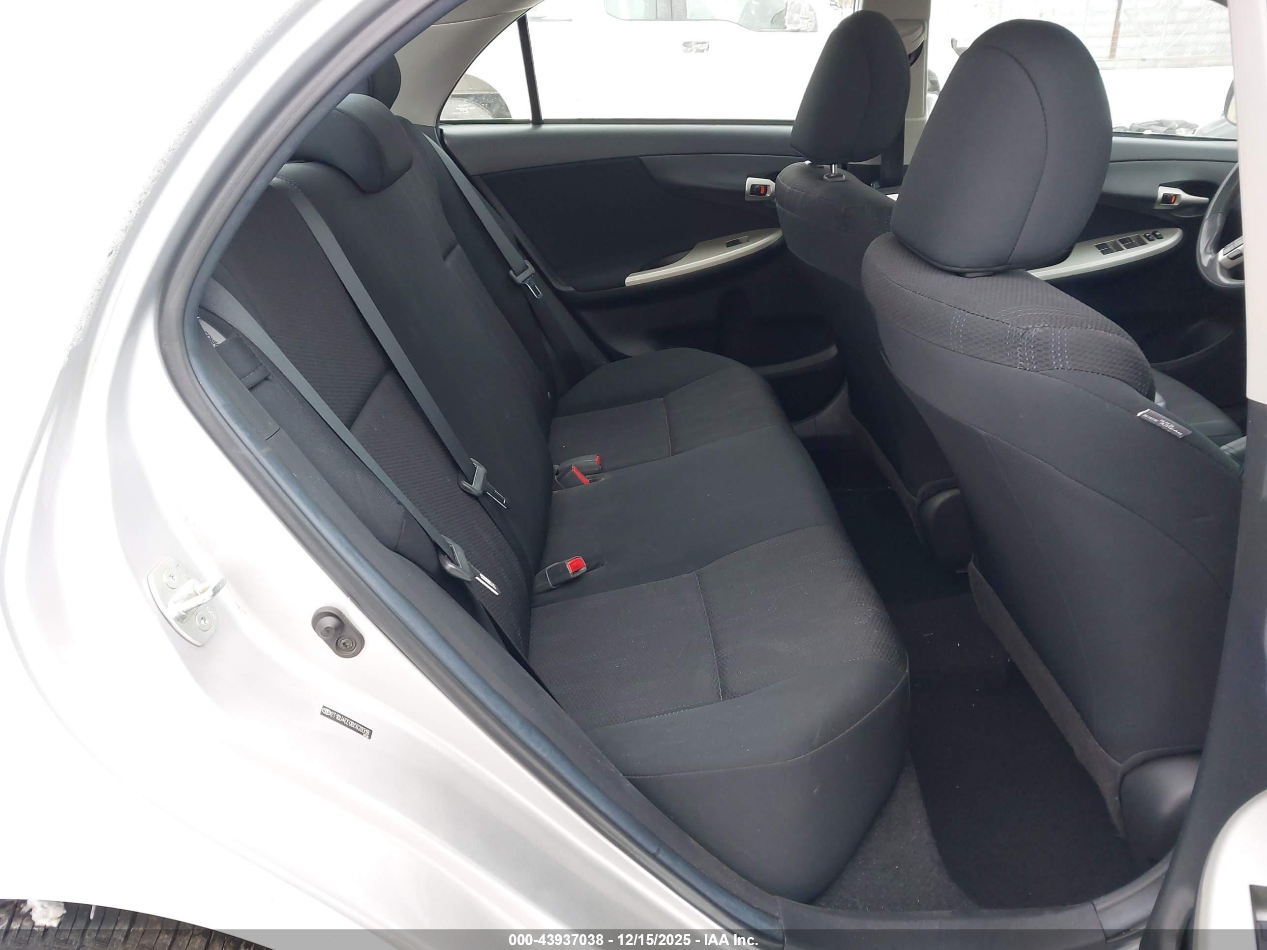 TOYOTA COROLLA image 8
