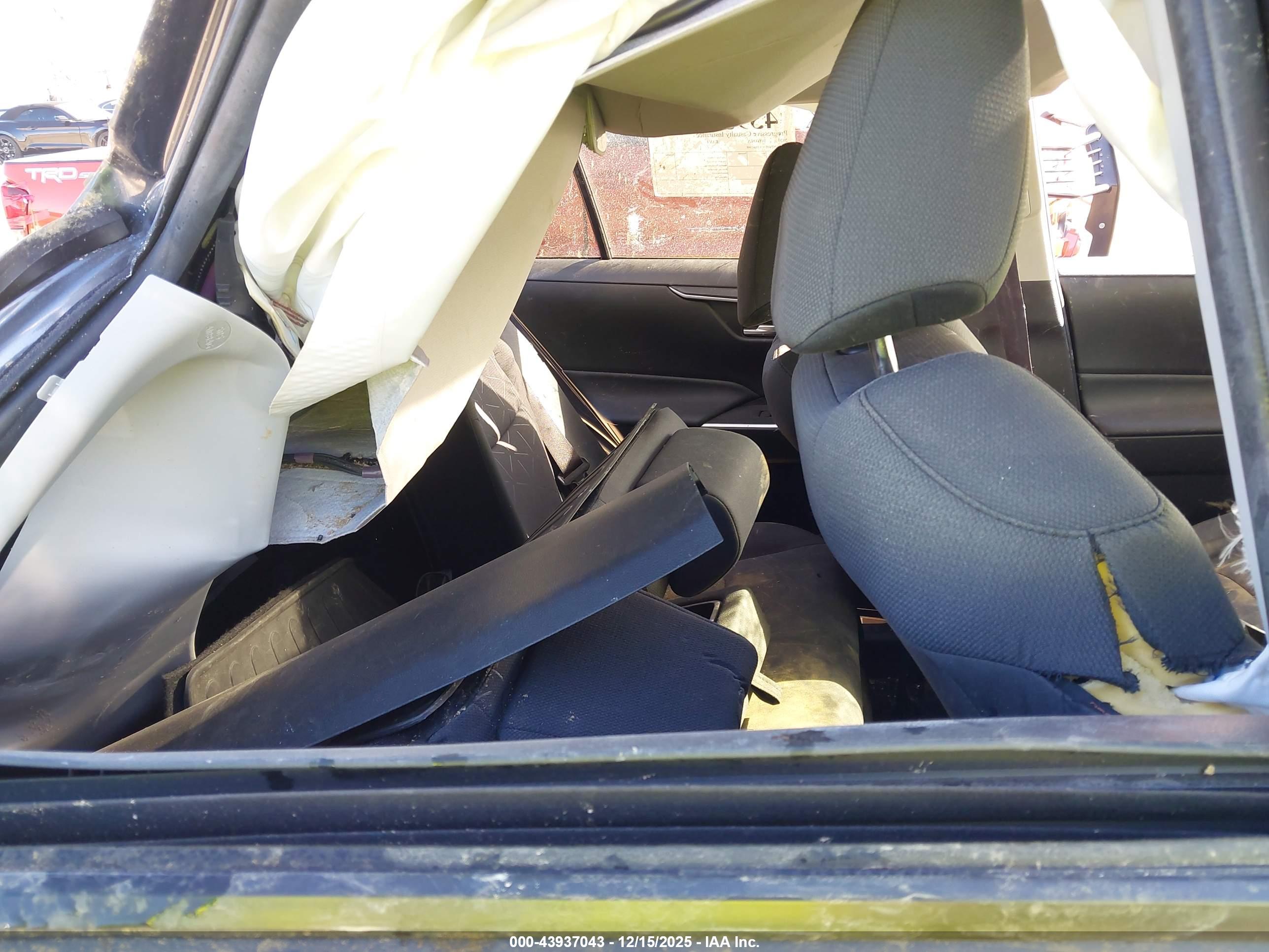 TOYOTA RAV4 image 8