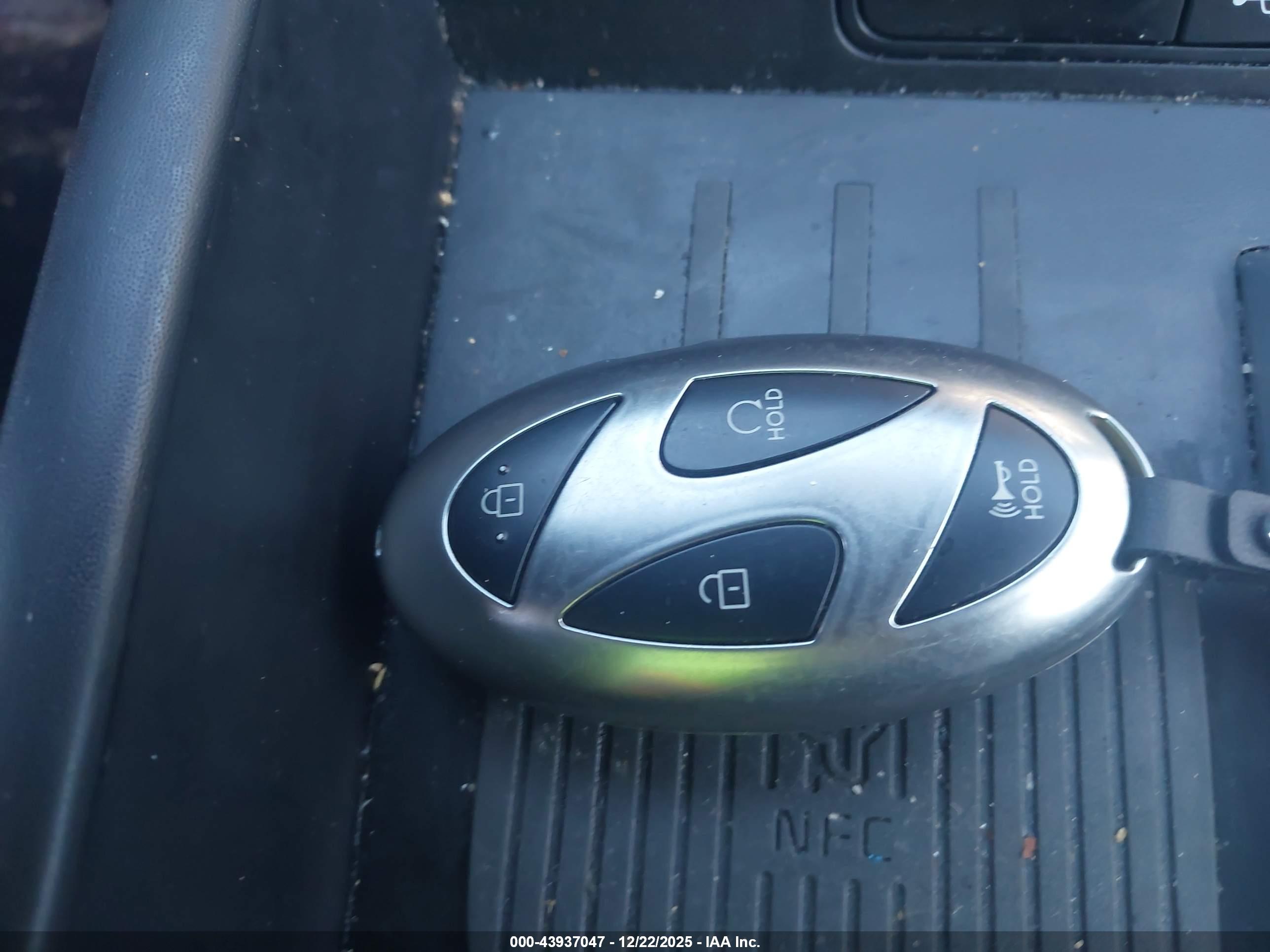 HYUNDAI SANTA image 11