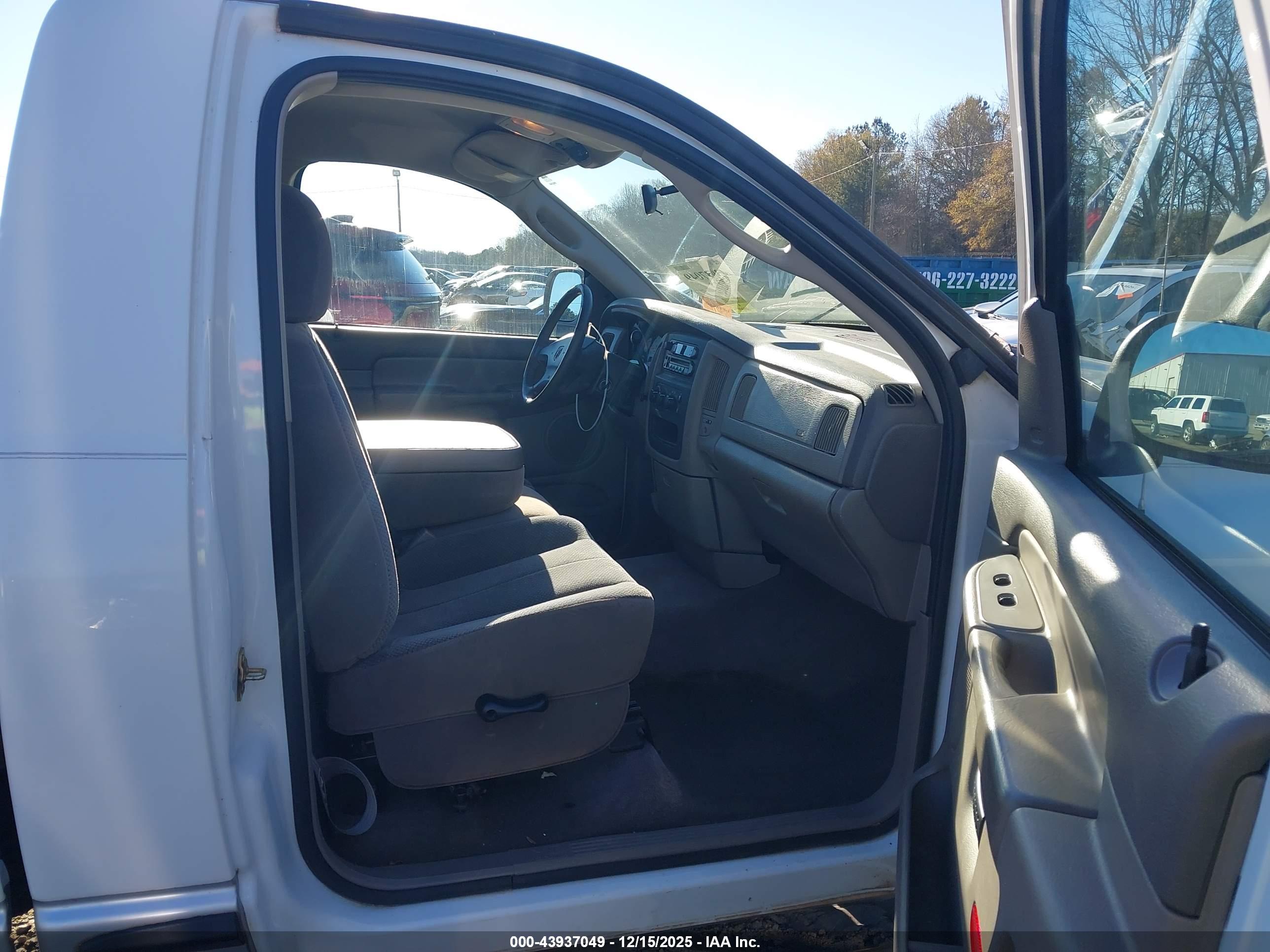 DODGE RAM image 5