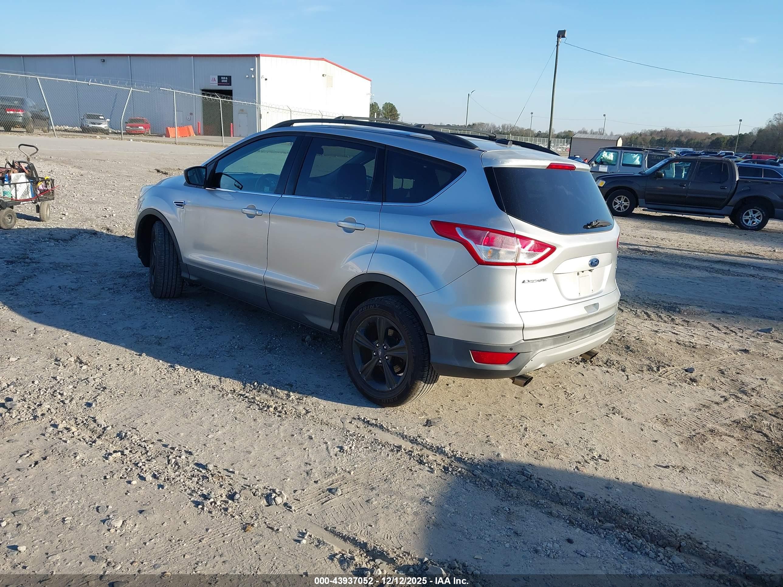 FORD ESCAPE image 3