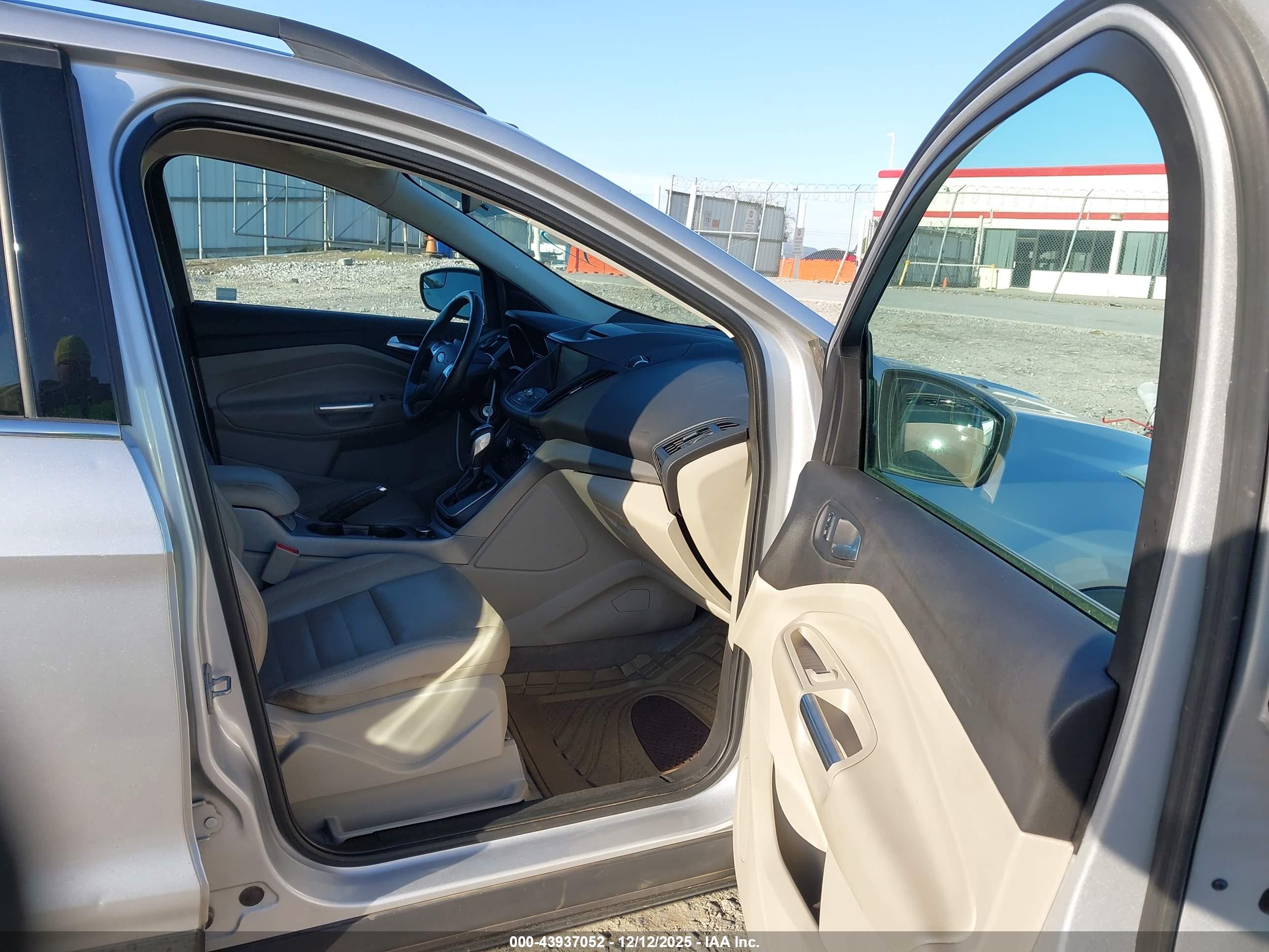 FORD ESCAPE image 5