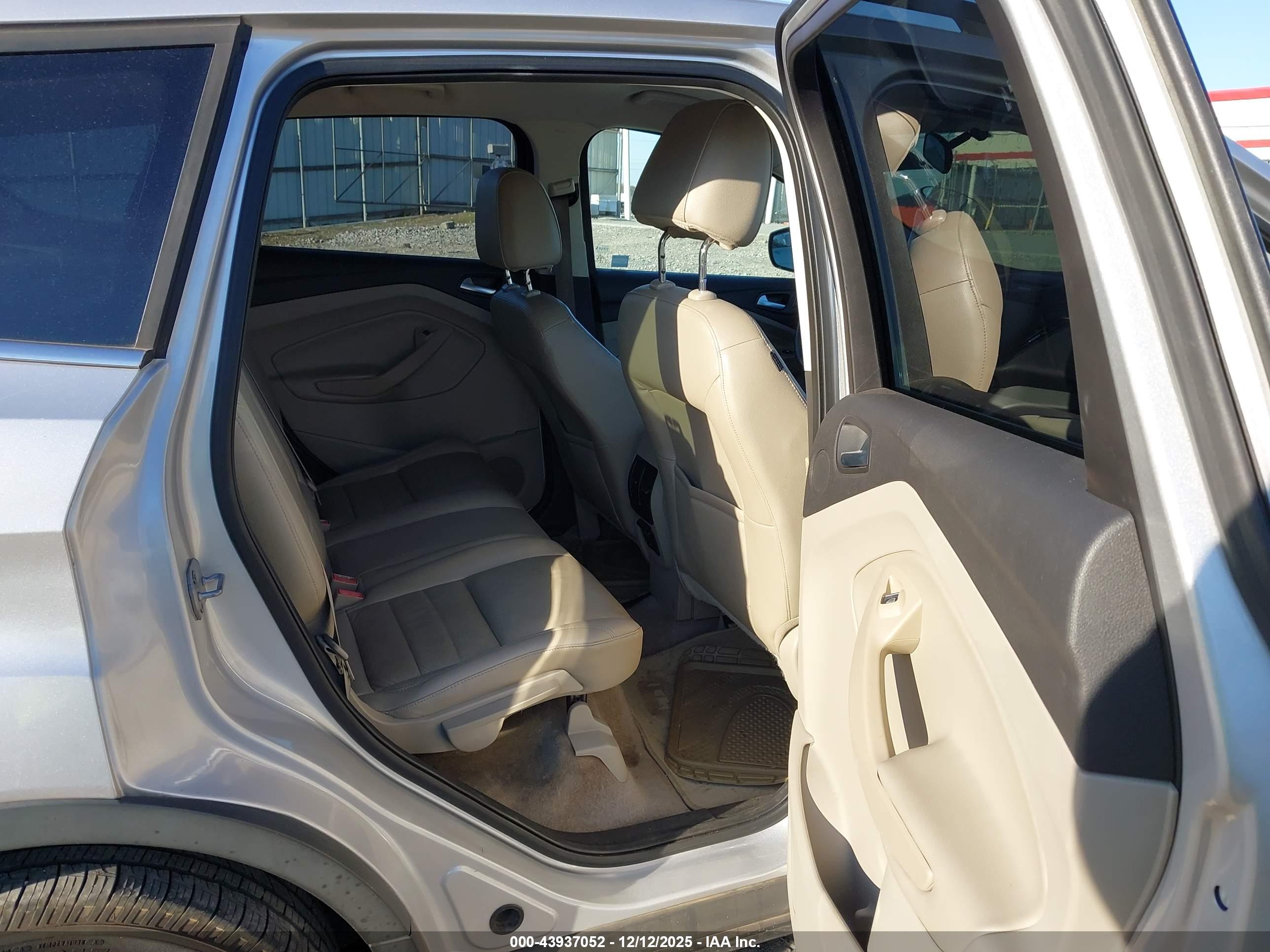 FORD ESCAPE image 8