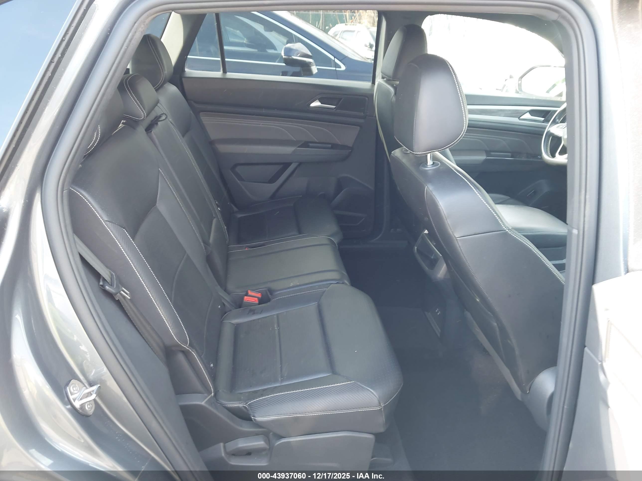 VOLKSWAGEN ATLAS image 8
