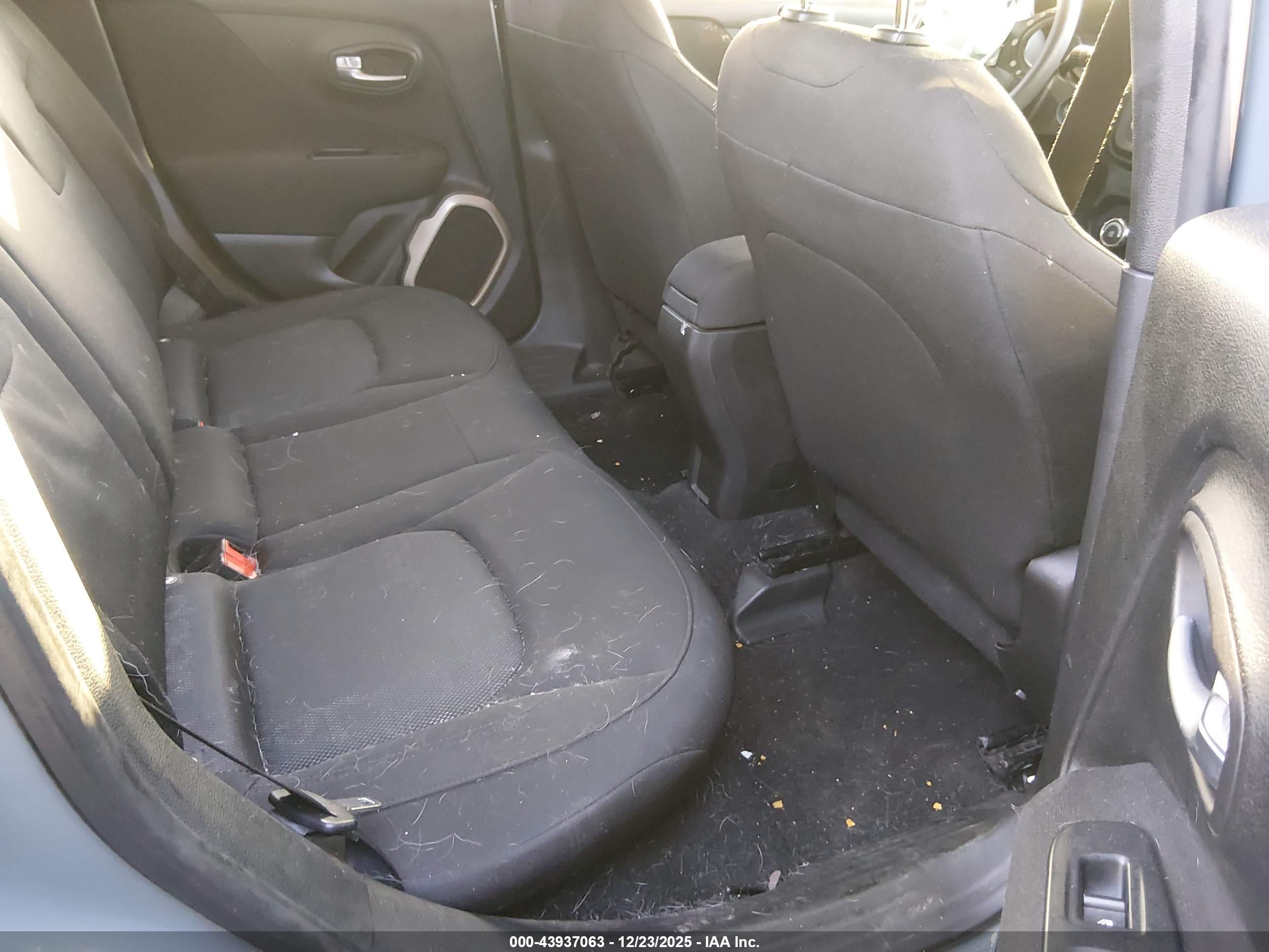 JEEP RENEGADE image 8