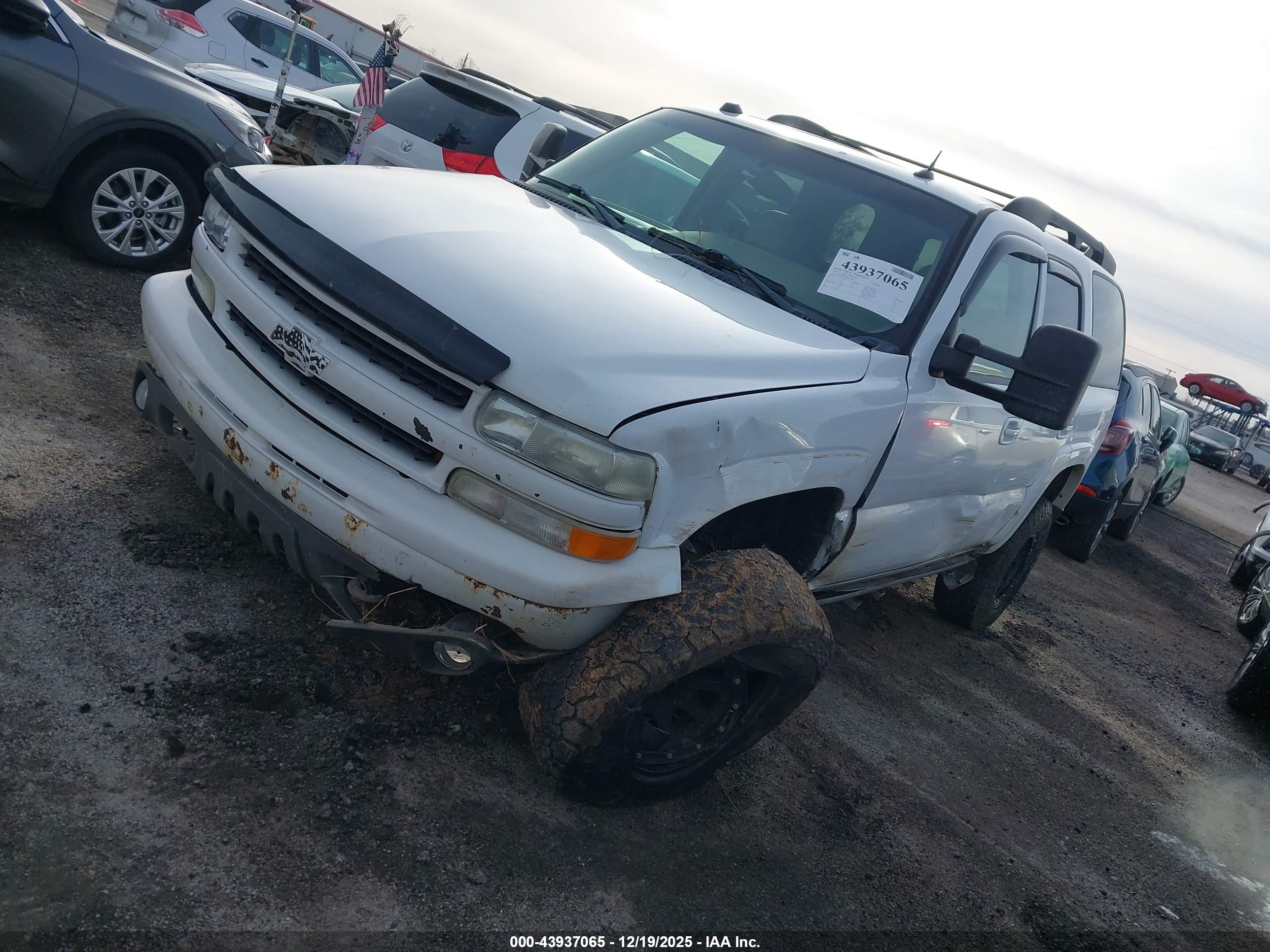 CHEVROLET TAHOE image 2