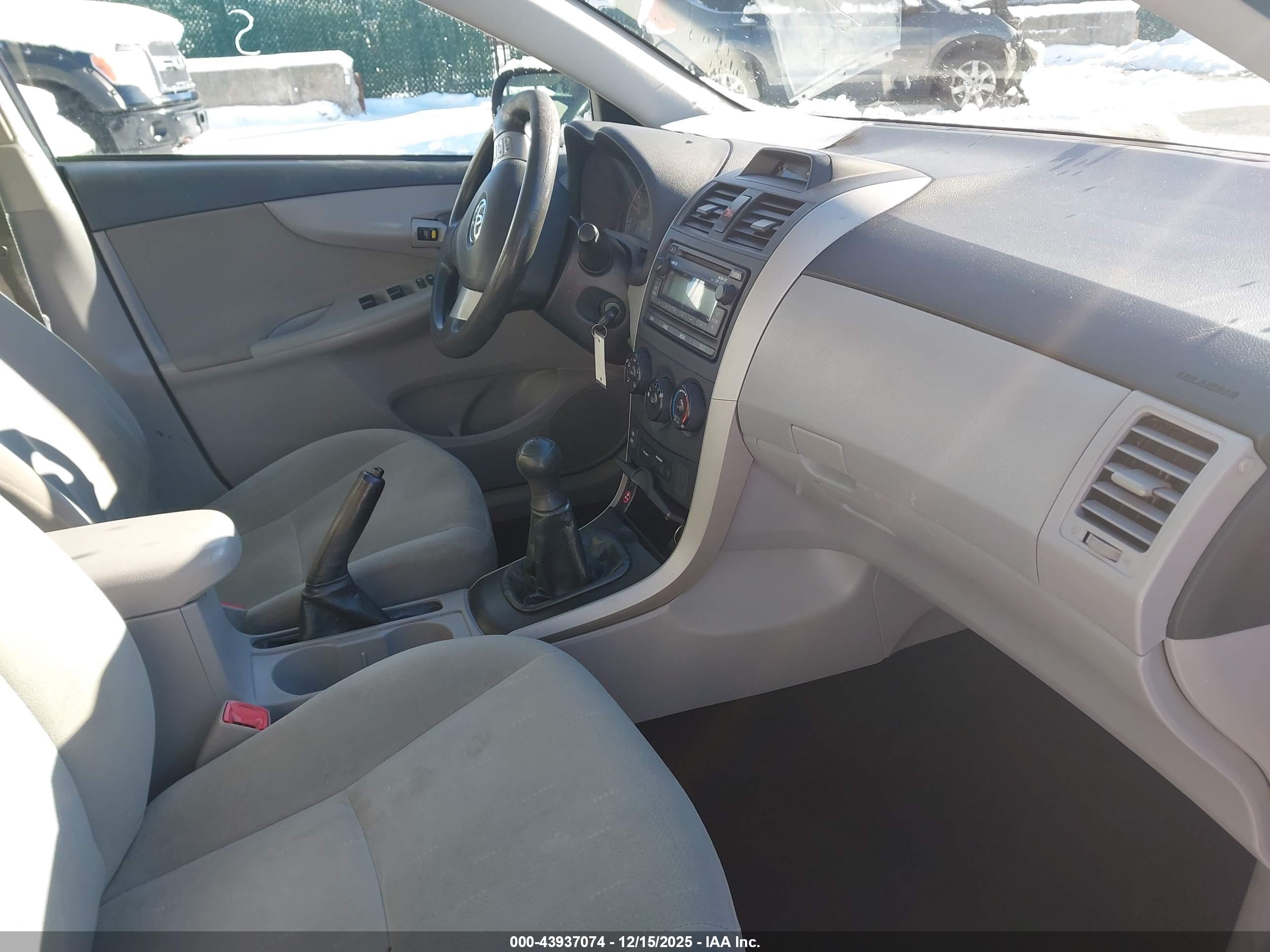TOYOTA COROLLA image 5