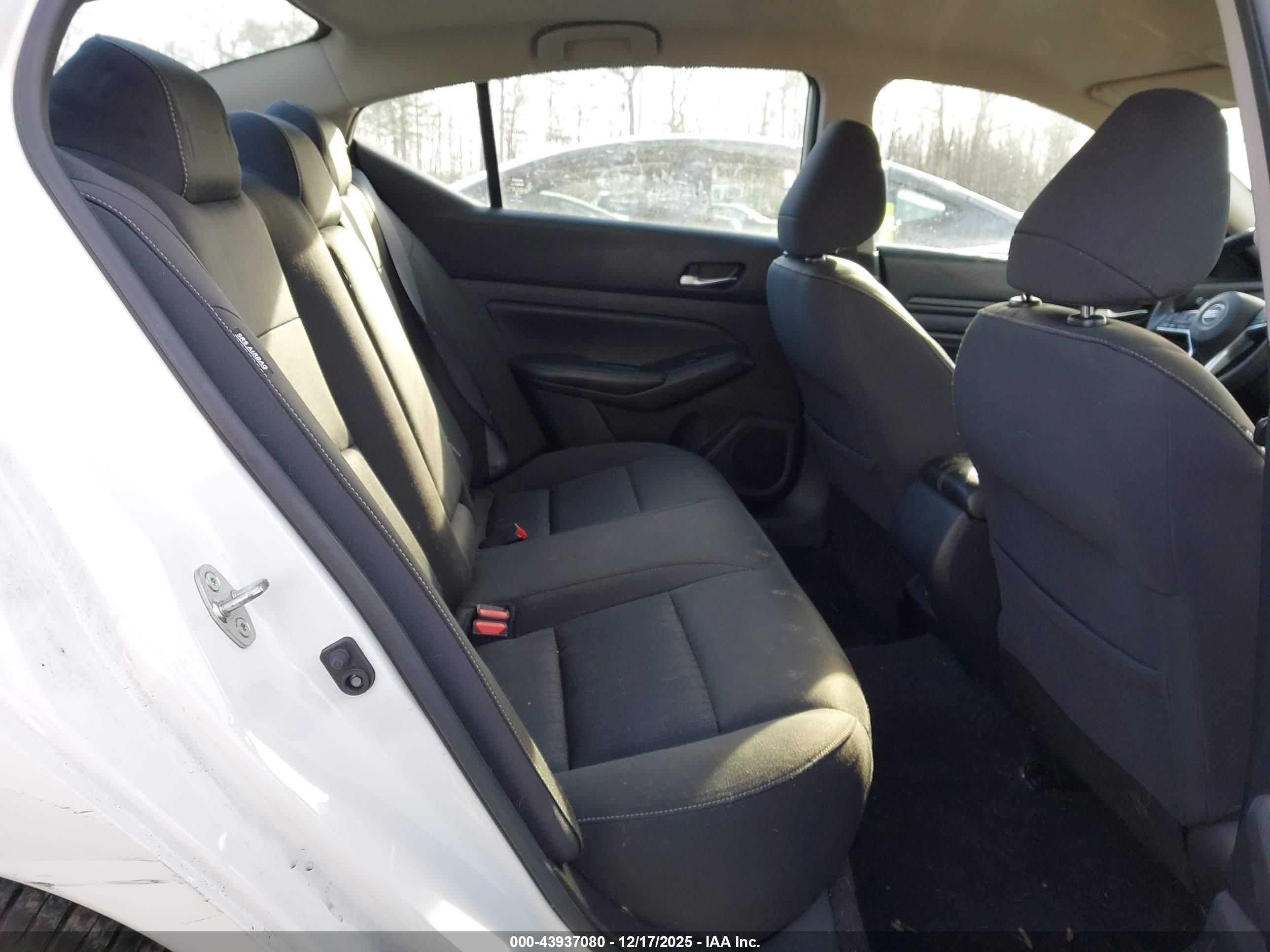 NISSAN ALTIMA image 8