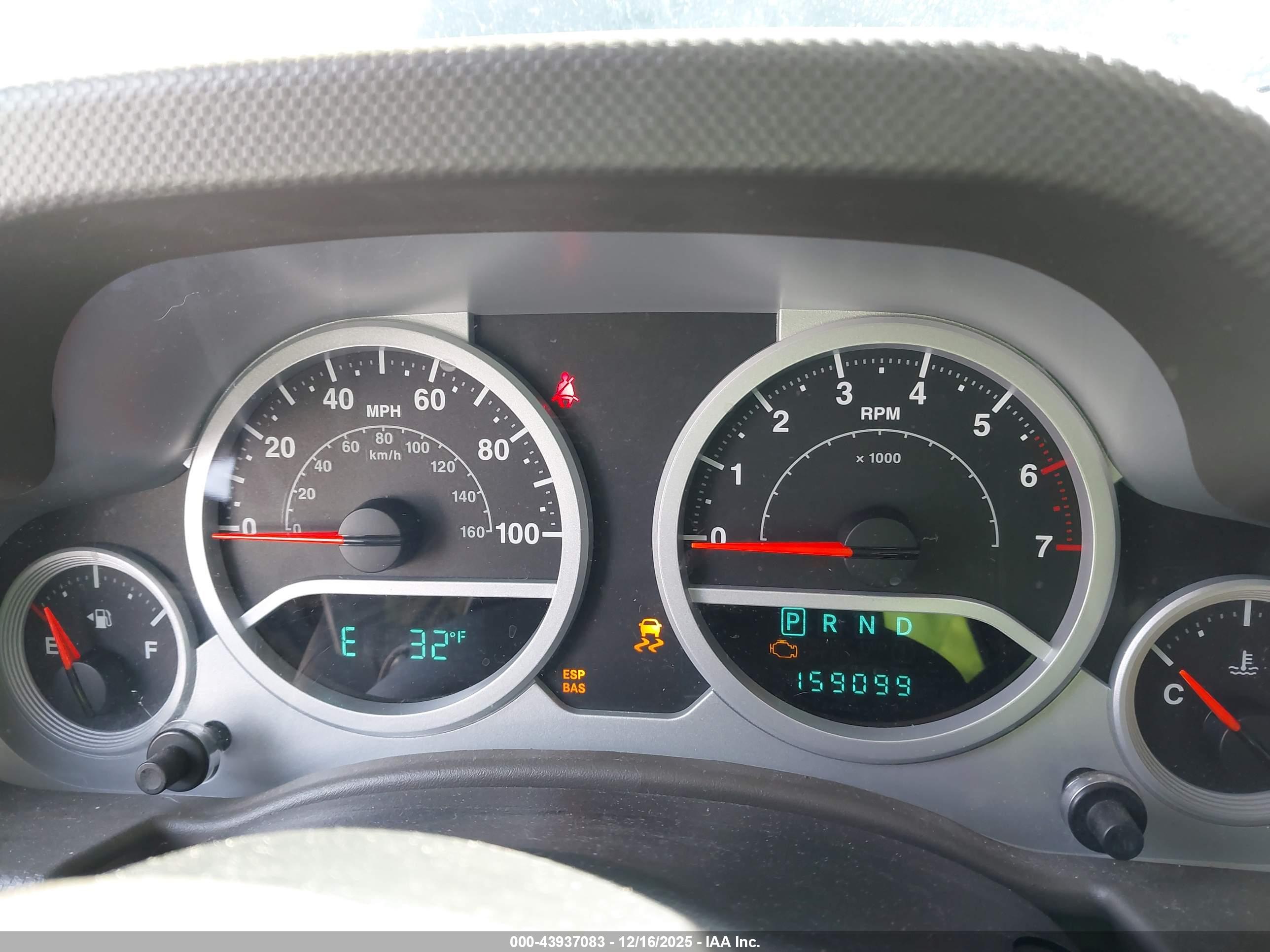 JEEP WRANGLER image 7
