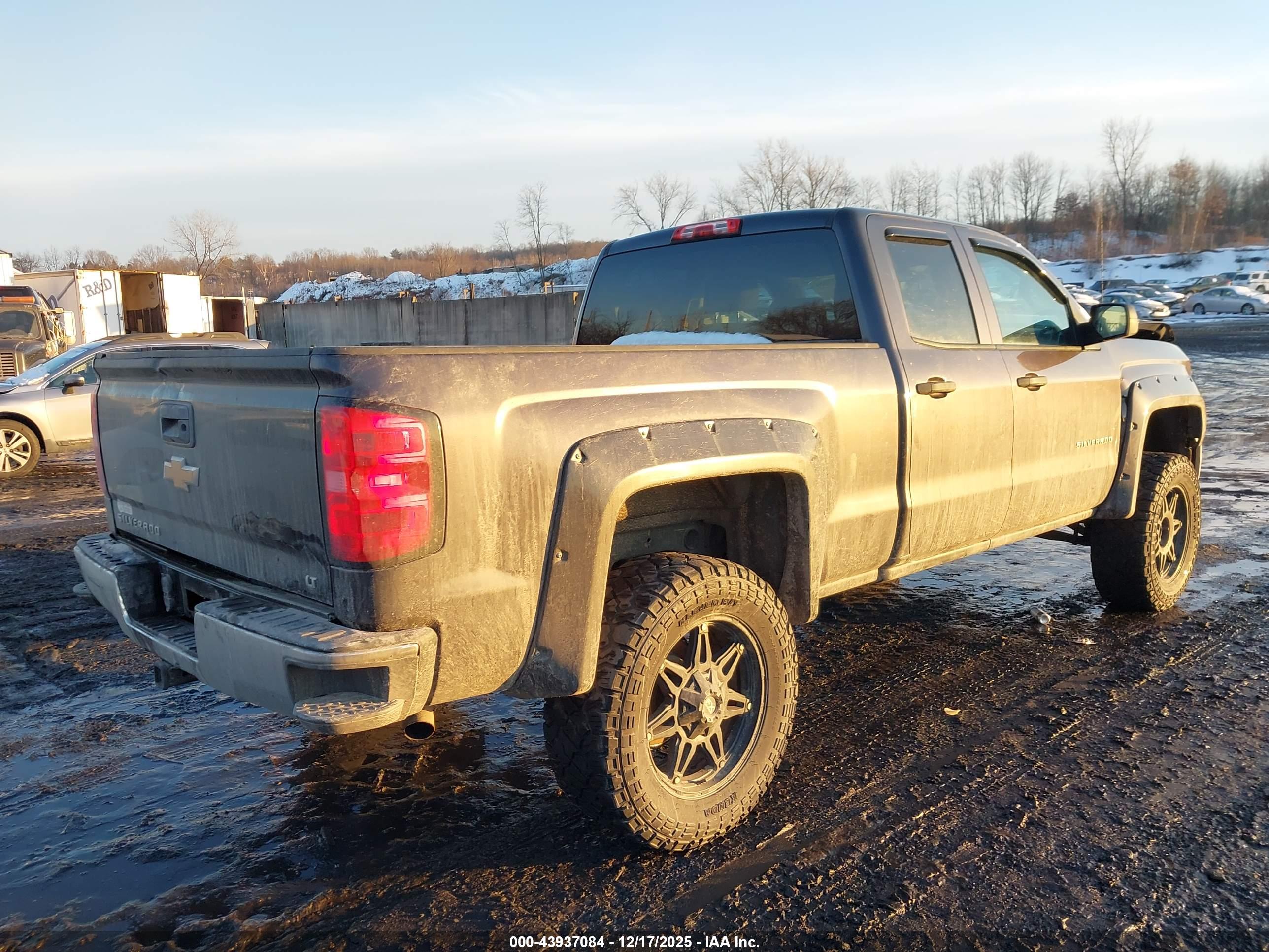 CHEVROLET SILVERADO image 4