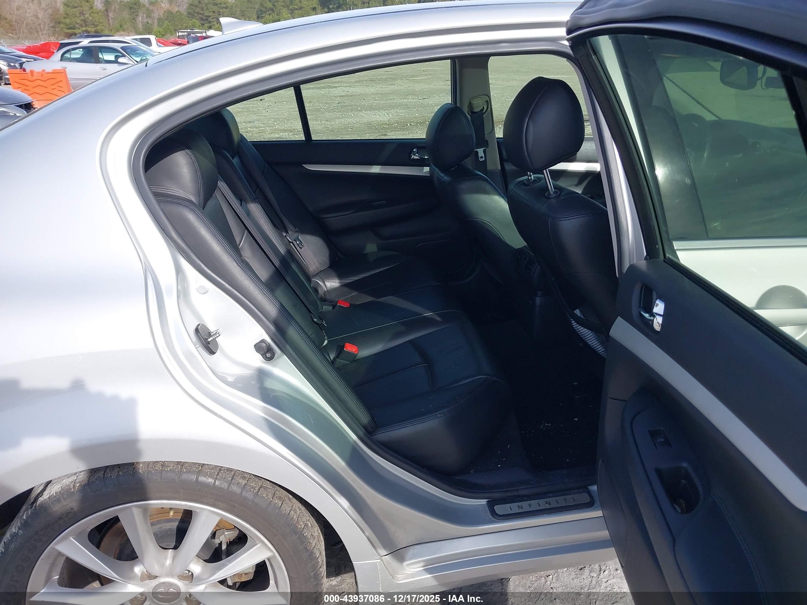 INFINITI G37 image 8