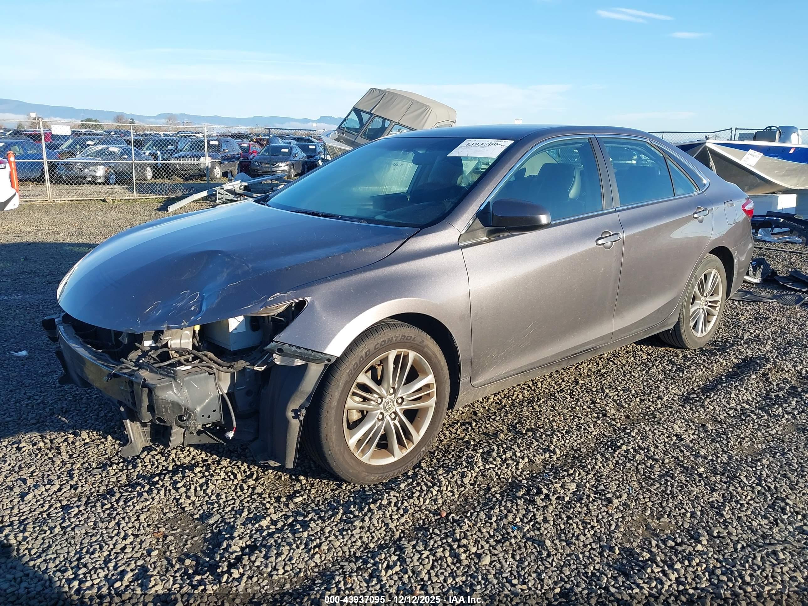 TOYOTA CAMRY image 2