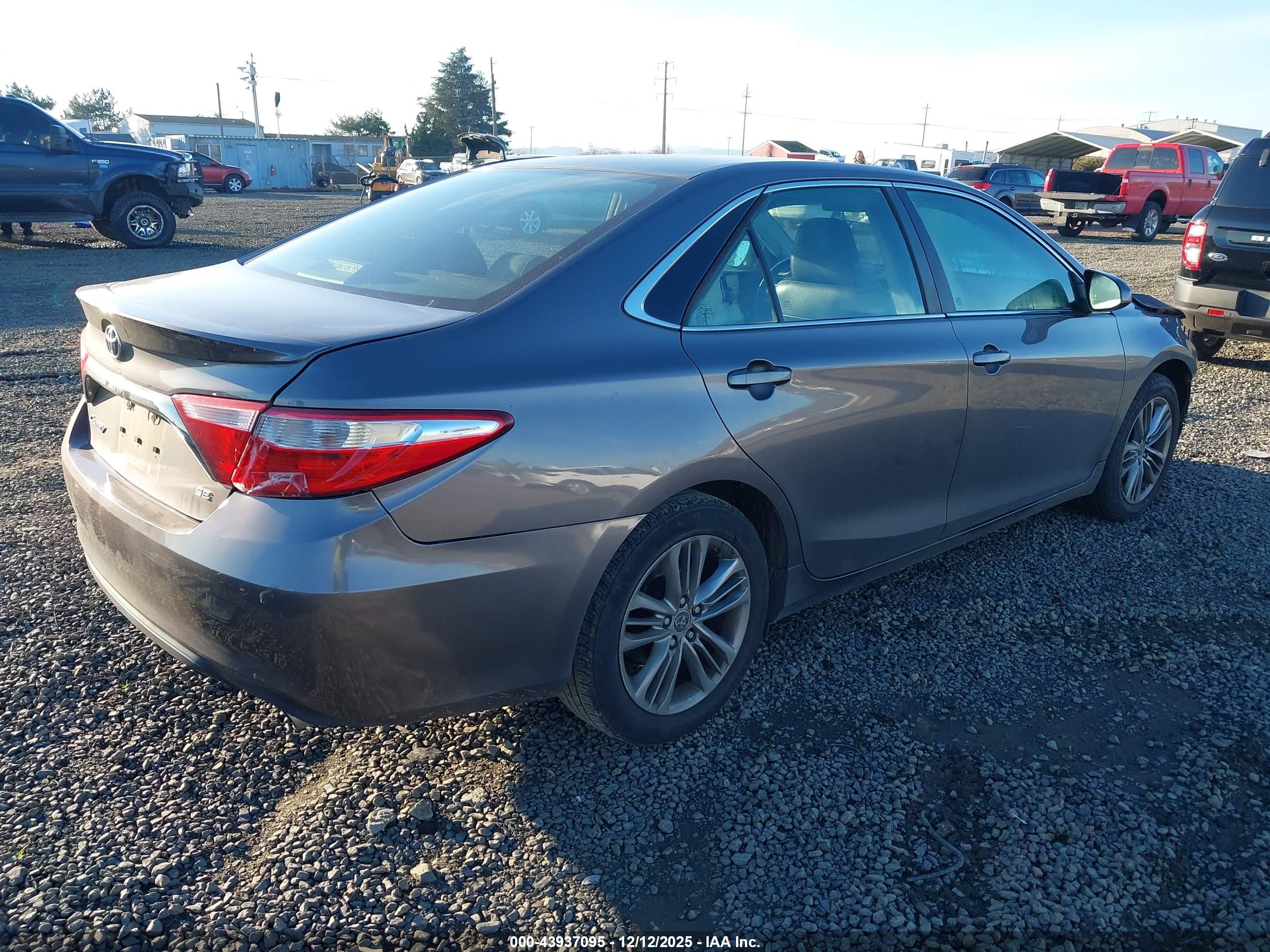 TOYOTA CAMRY image 4