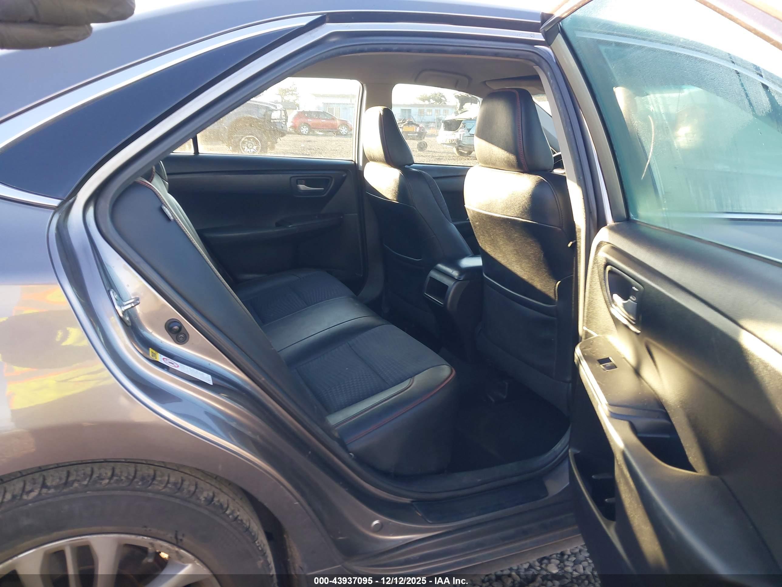 TOYOTA CAMRY image 8