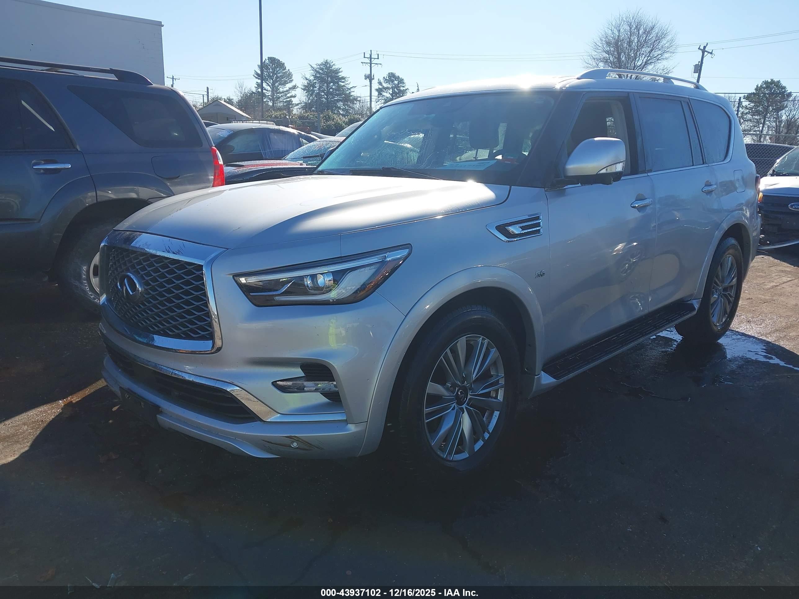 INFINITI QX80 image 2
