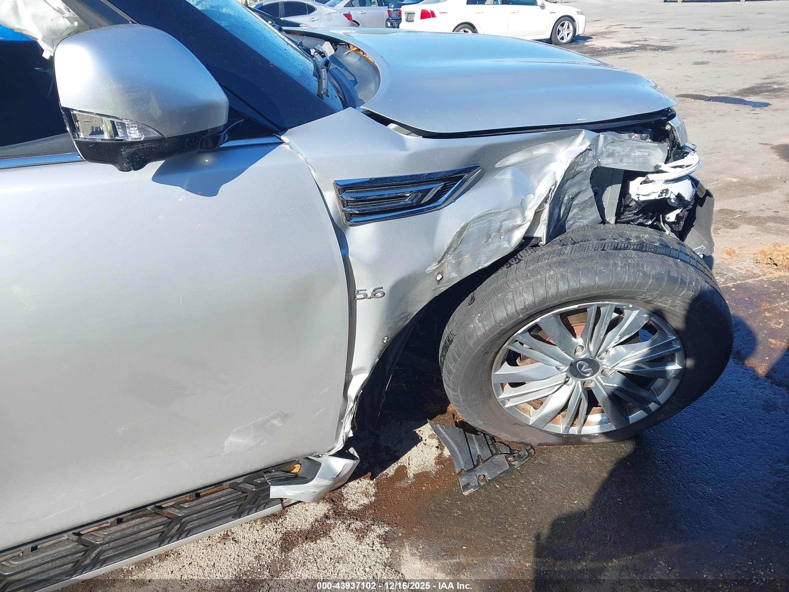INFINITI QX80 image 6