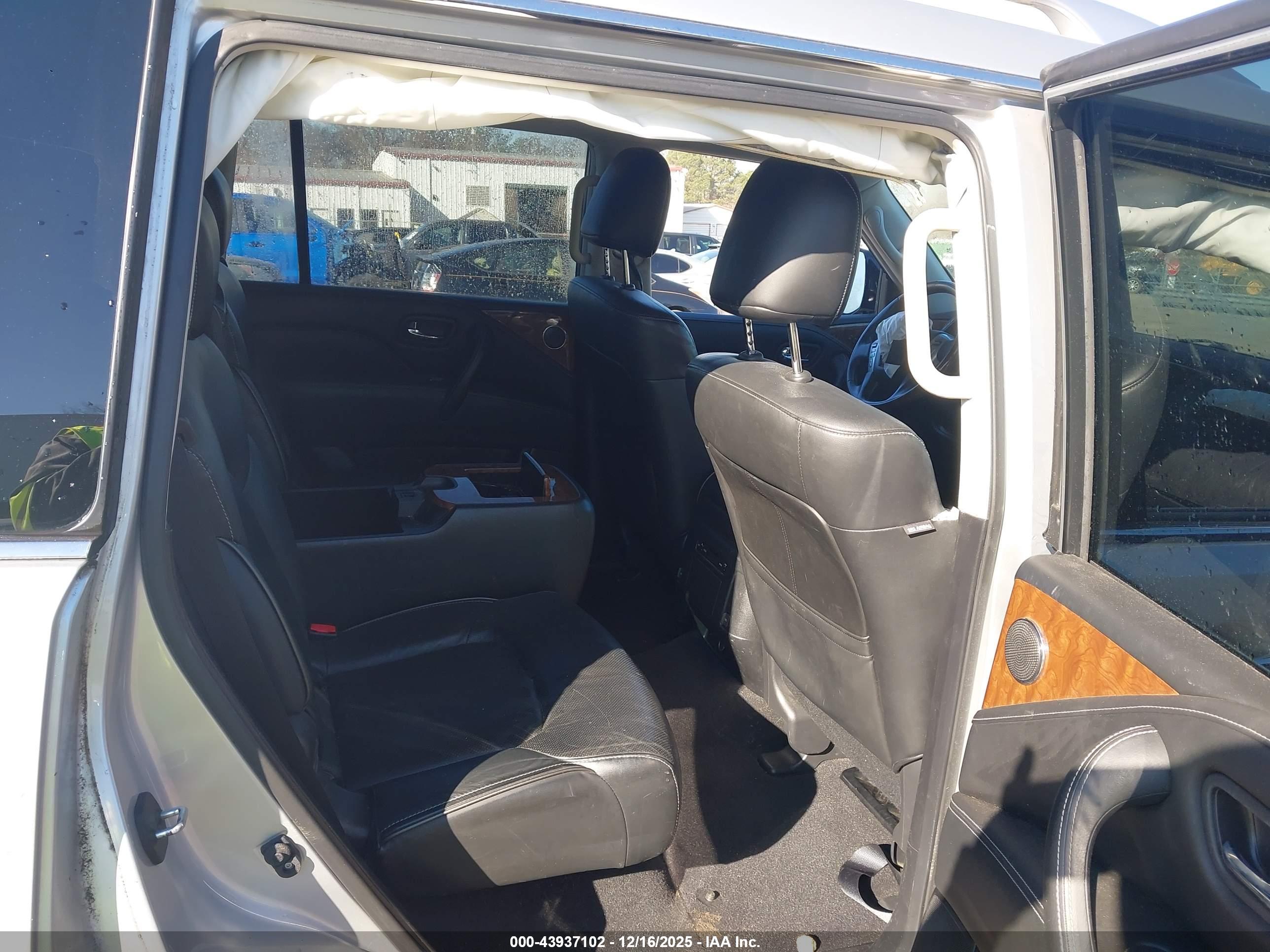 INFINITI QX80 image 8