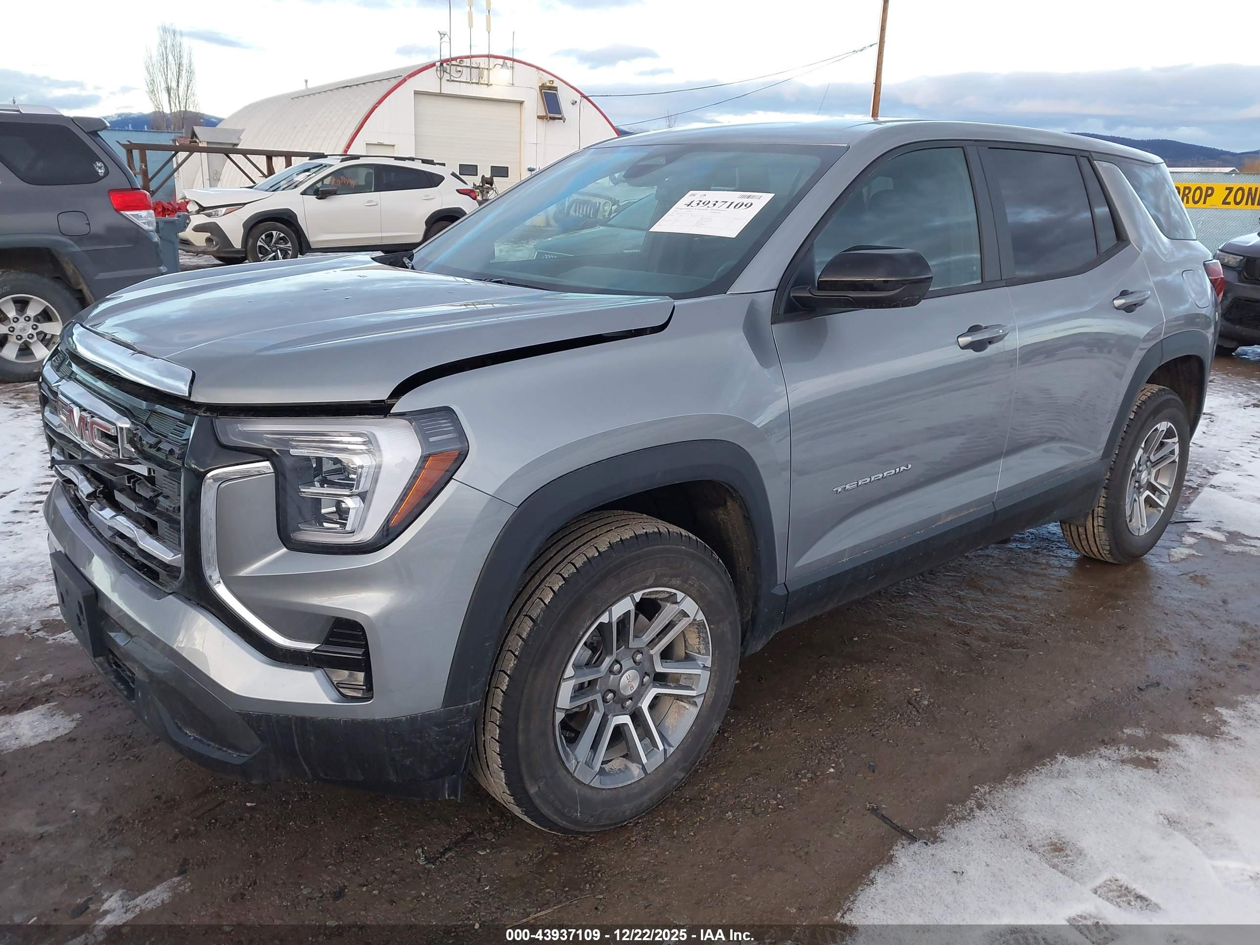 GMC TERRAIN image 2
