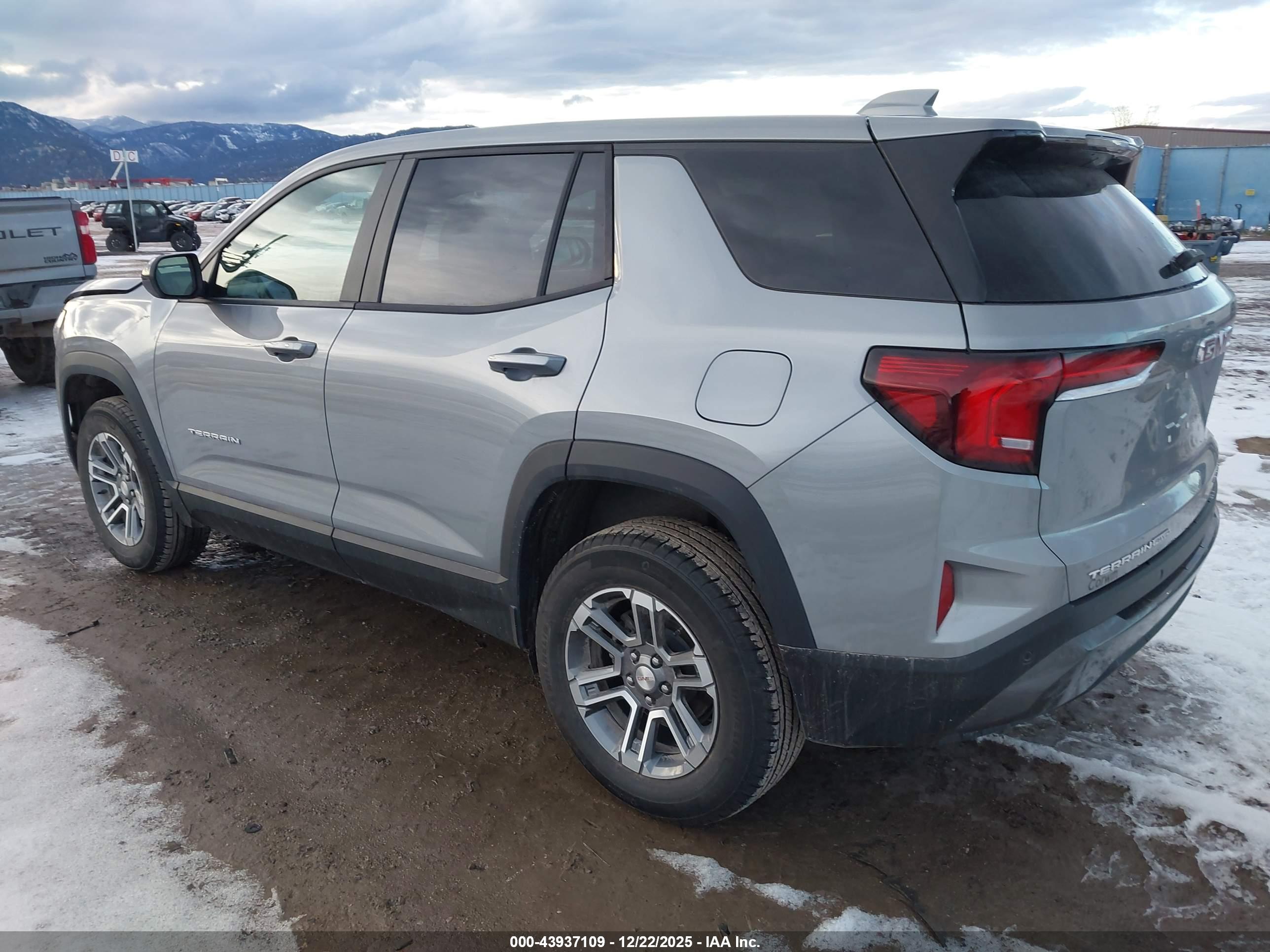 GMC TERRAIN image 3