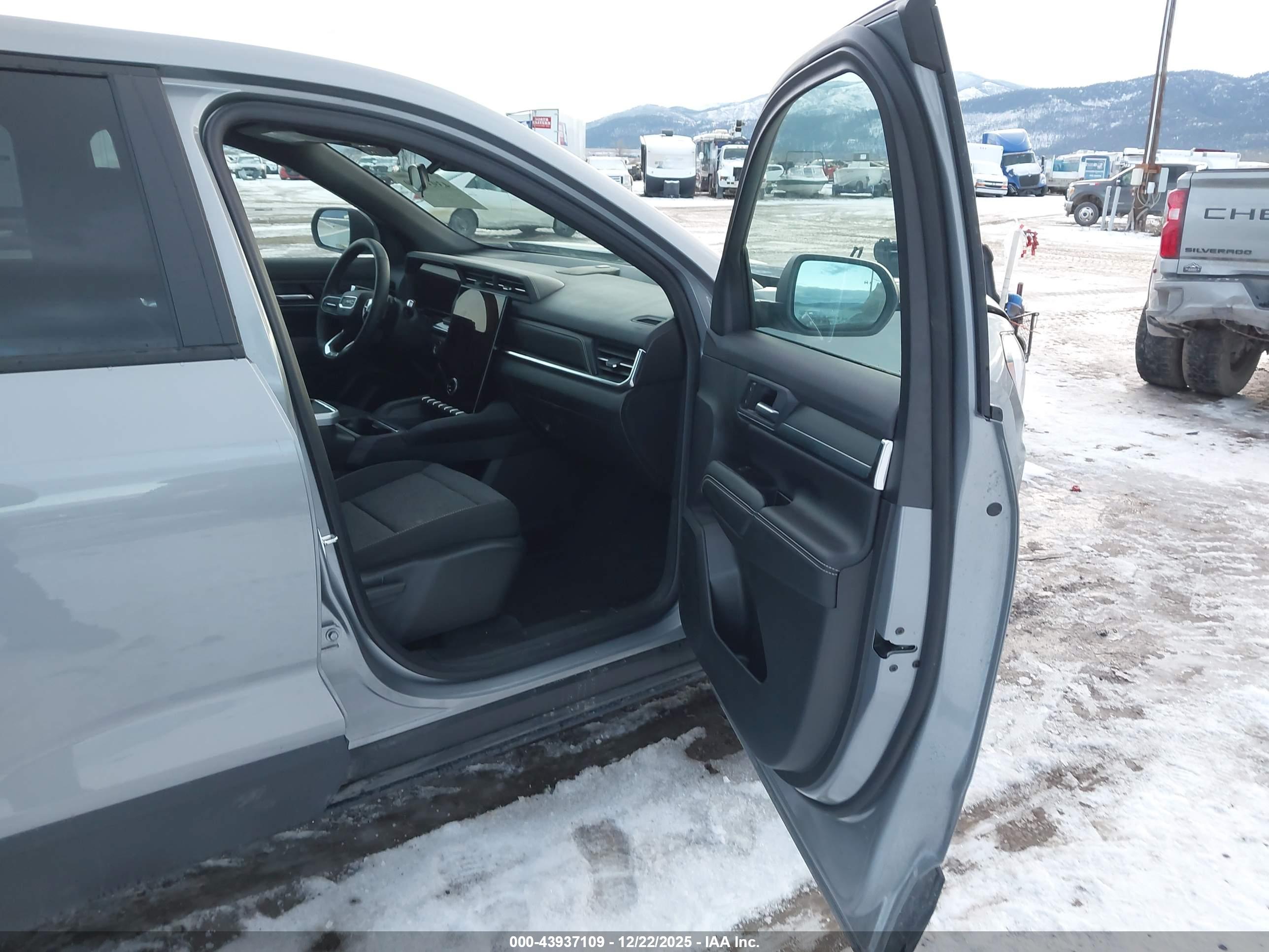 GMC TERRAIN image 5
