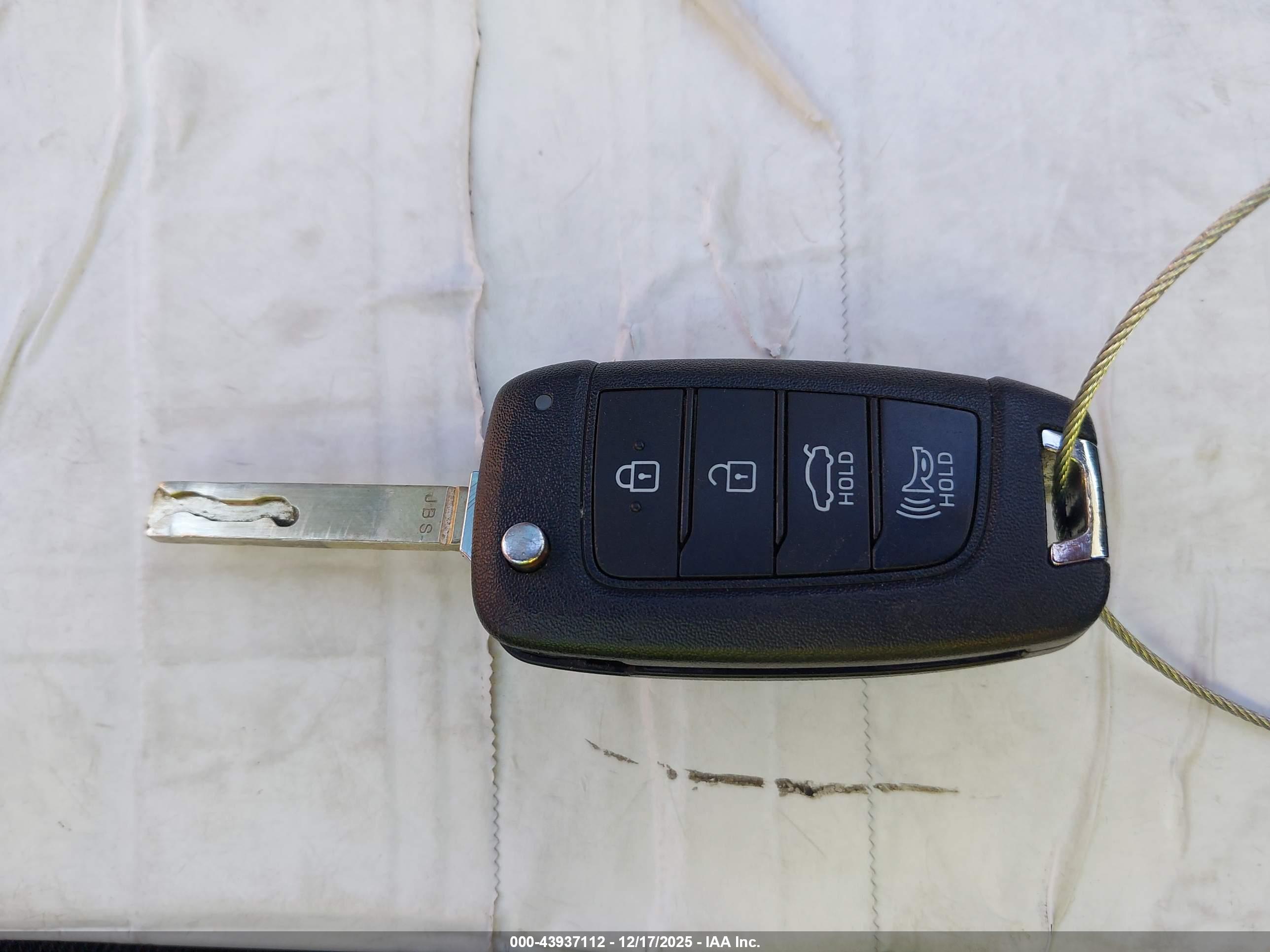 HYUNDAI ELANTRA image 11