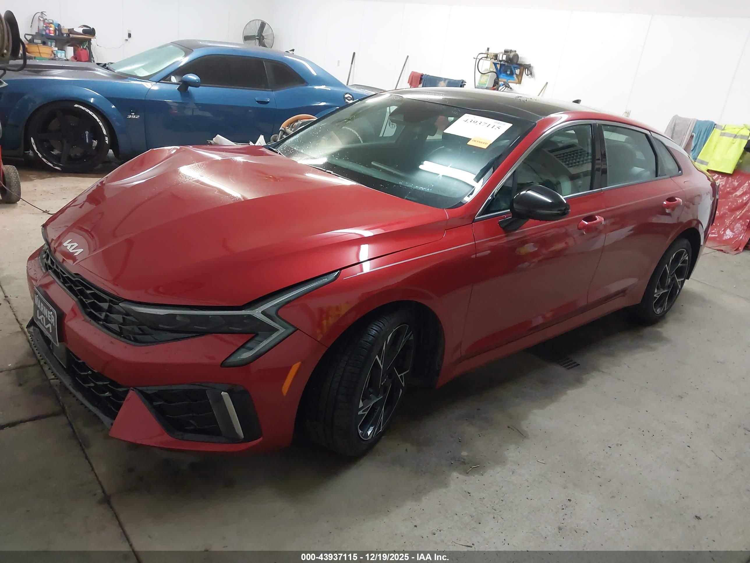 KIA K5 image 2