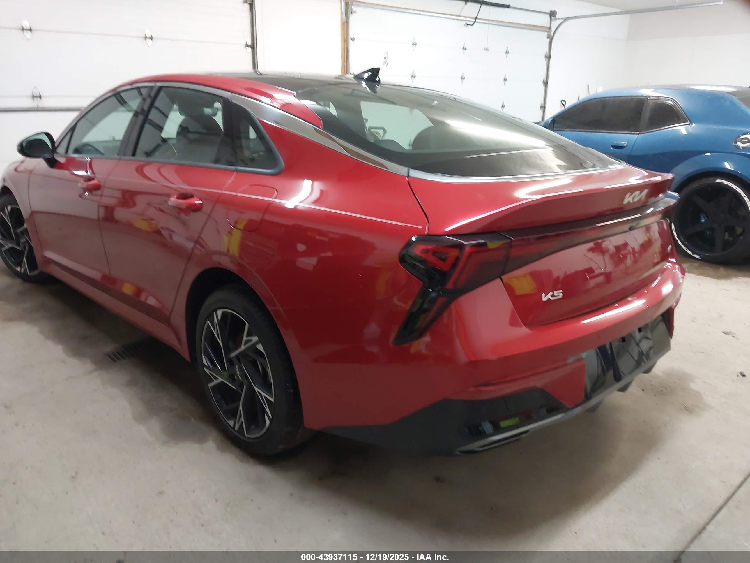 KIA K5 image 3