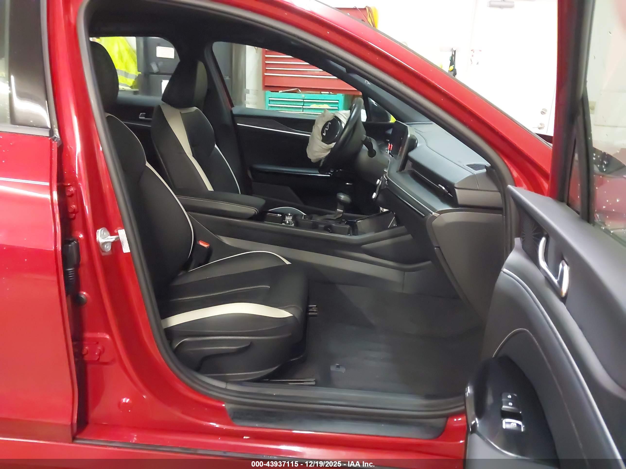 KIA K5 image 5