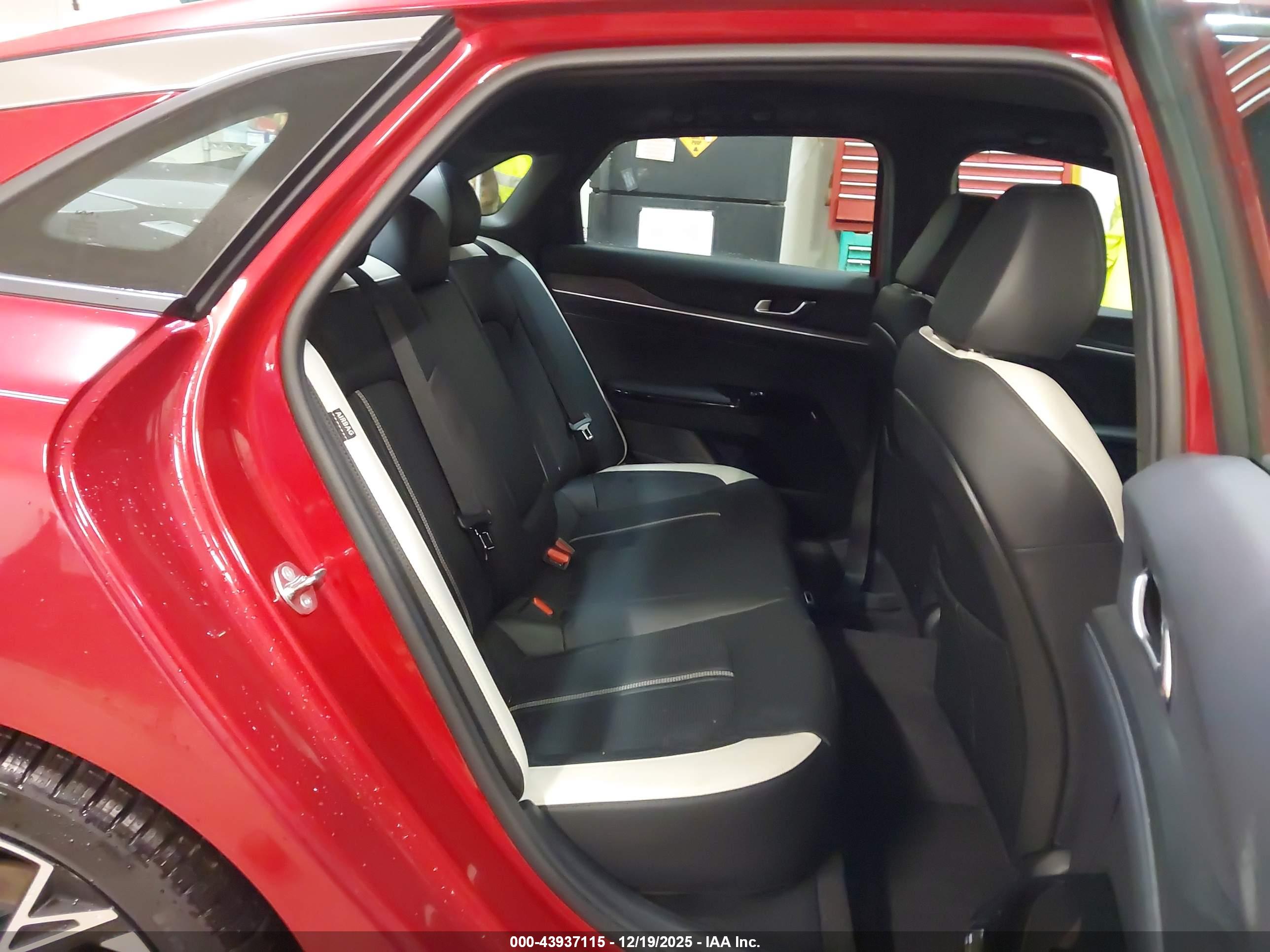 KIA K5 image 8