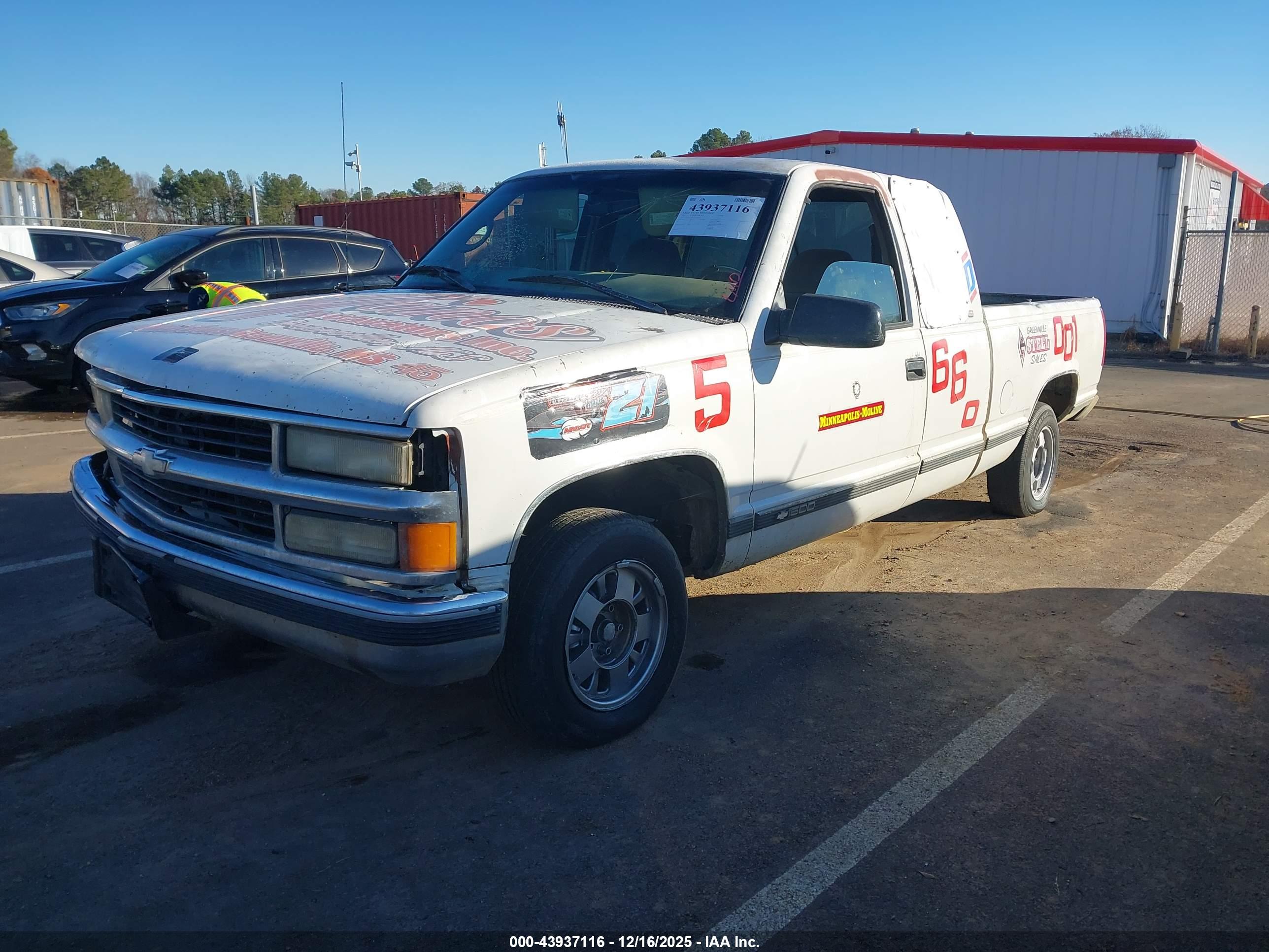 CHEVROLET C1500 image 2