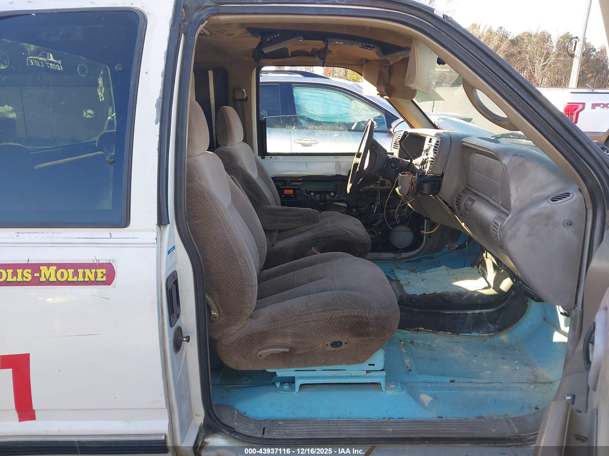 CHEVROLET C1500 image 5