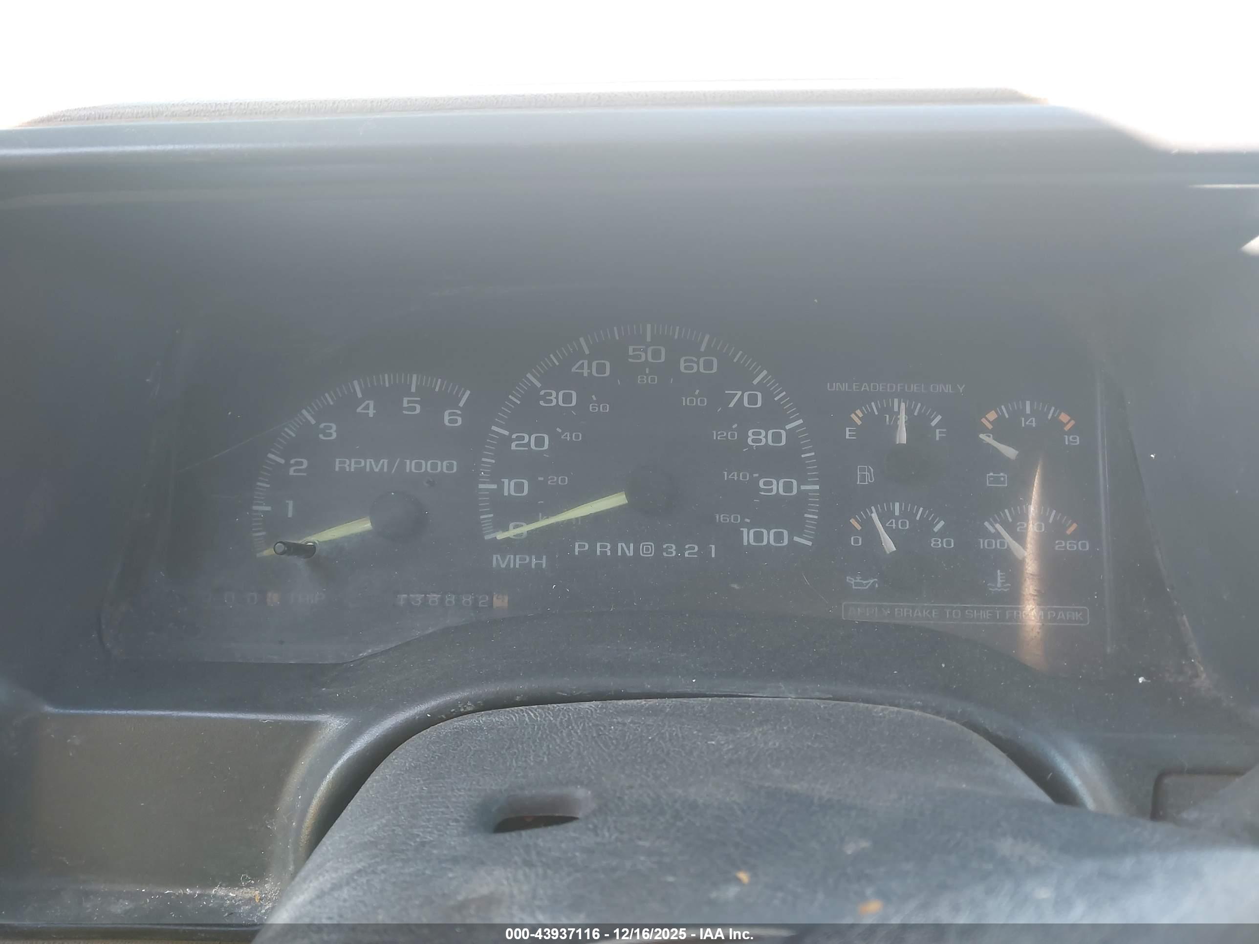 CHEVROLET C1500 image 7