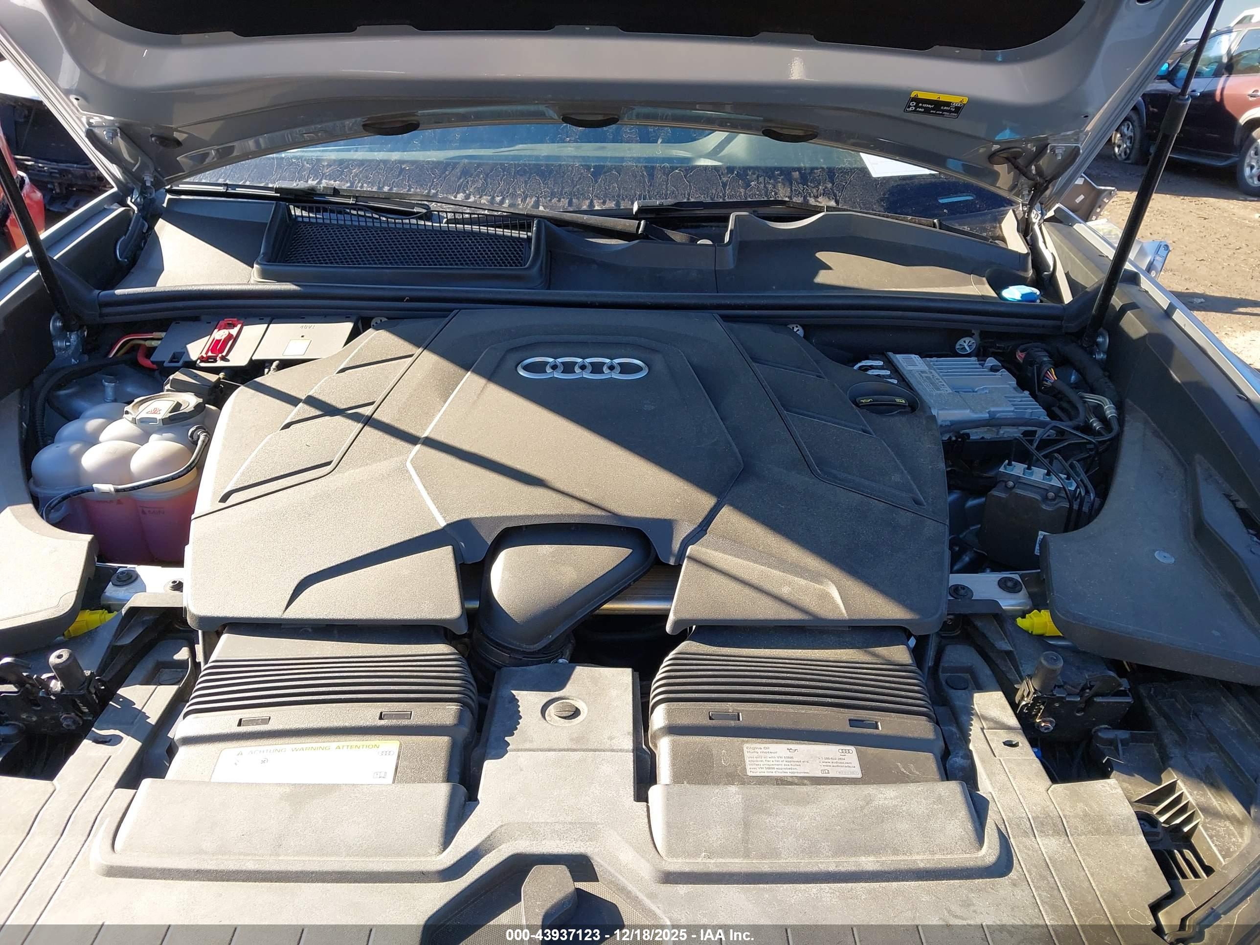AUDI Q8 image 10