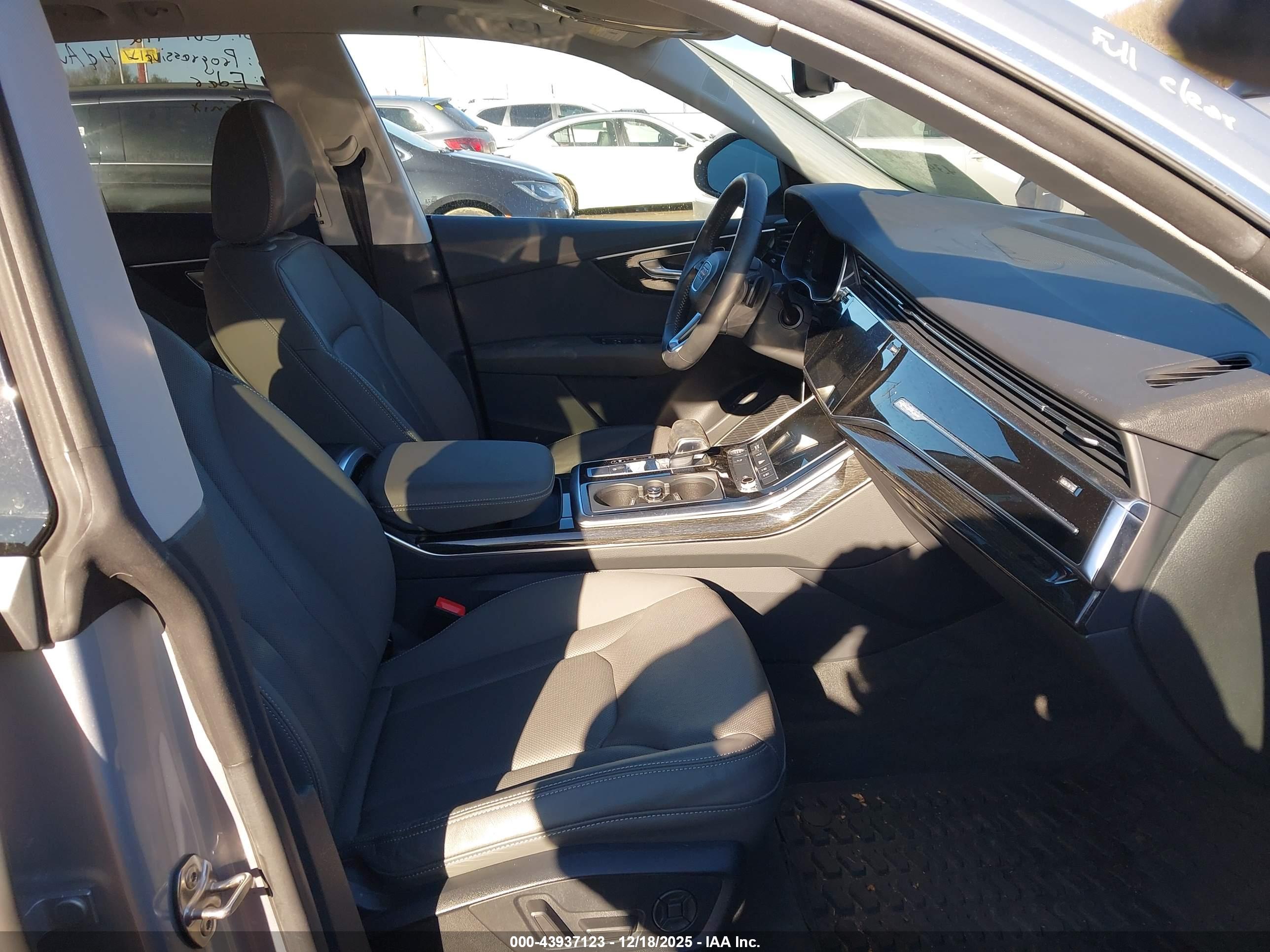 AUDI Q8 image 5